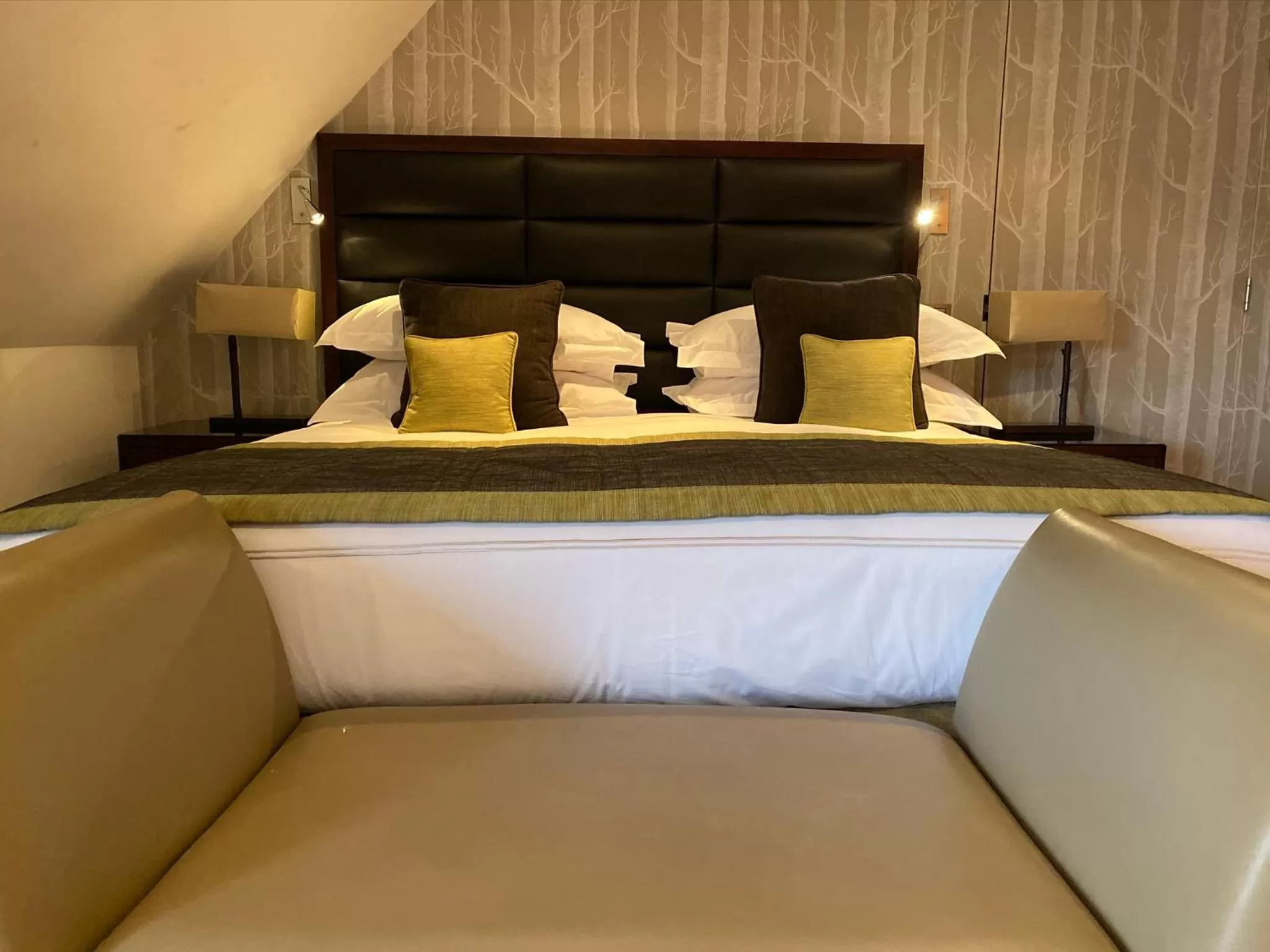 Bed in Great Fosters - Near Windsor