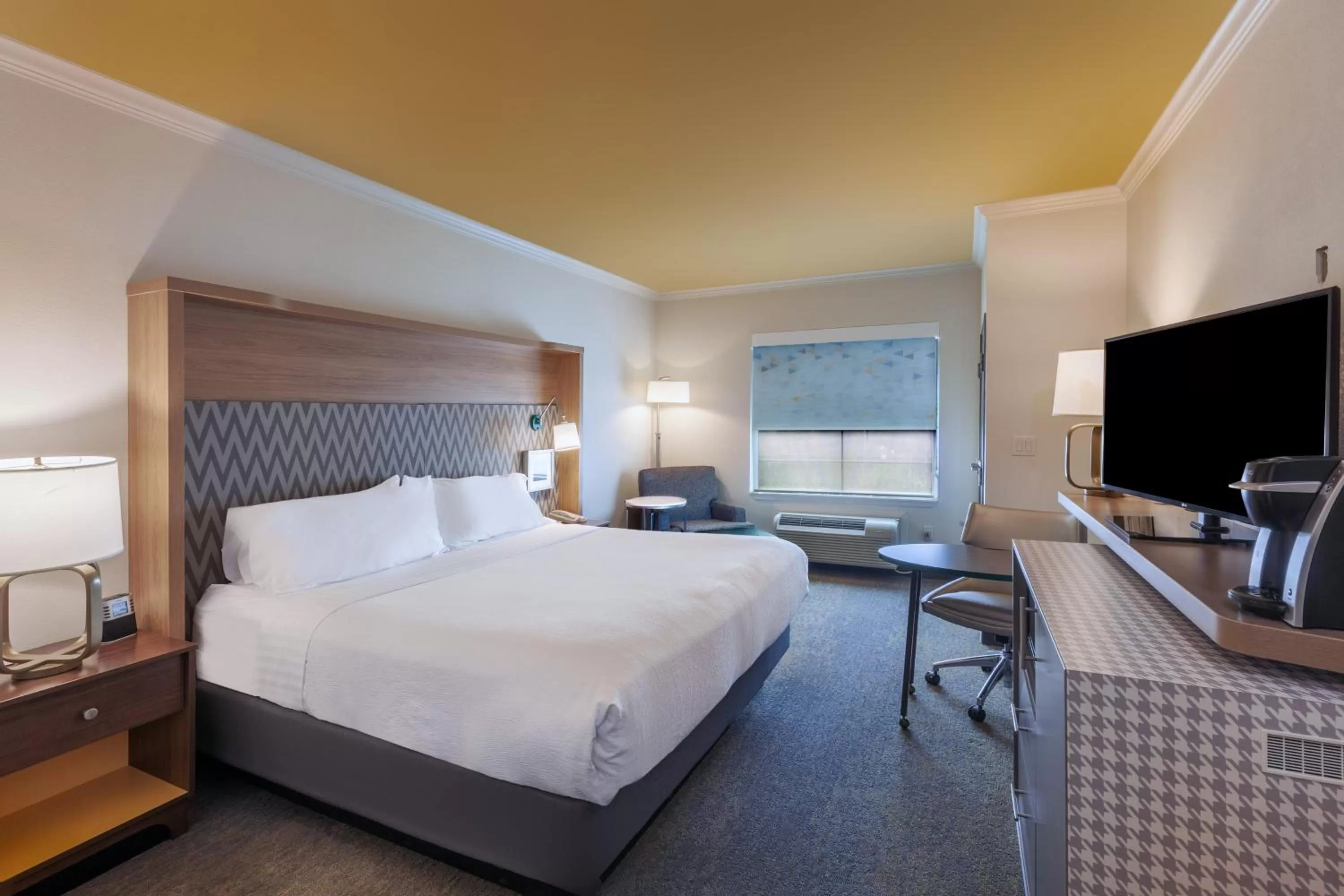 Photo of the whole room, Bed in Holiday Inn & Suites McKinney - N Allen by IHG
