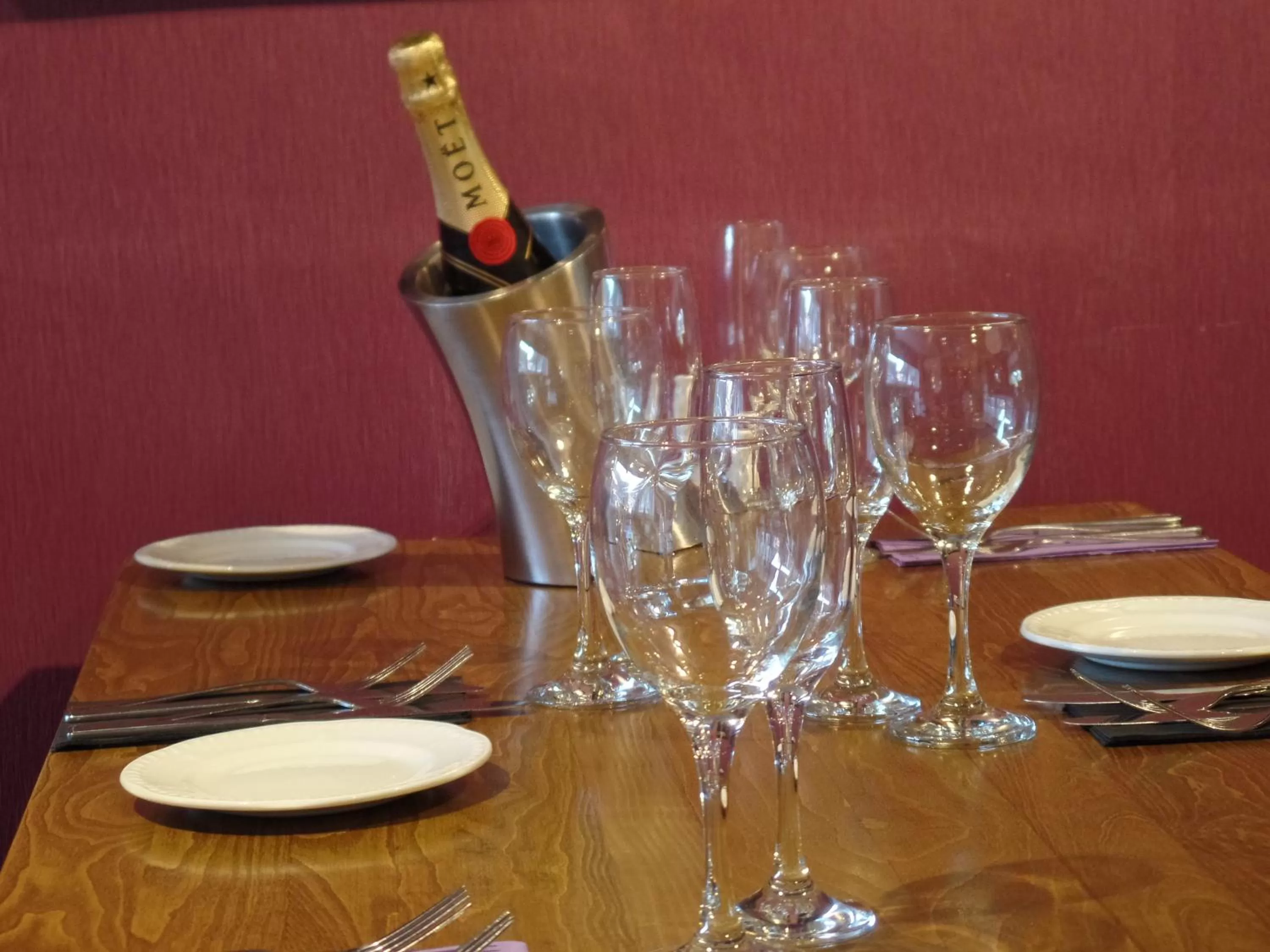 Restaurant/places to eat in The White House Hotel