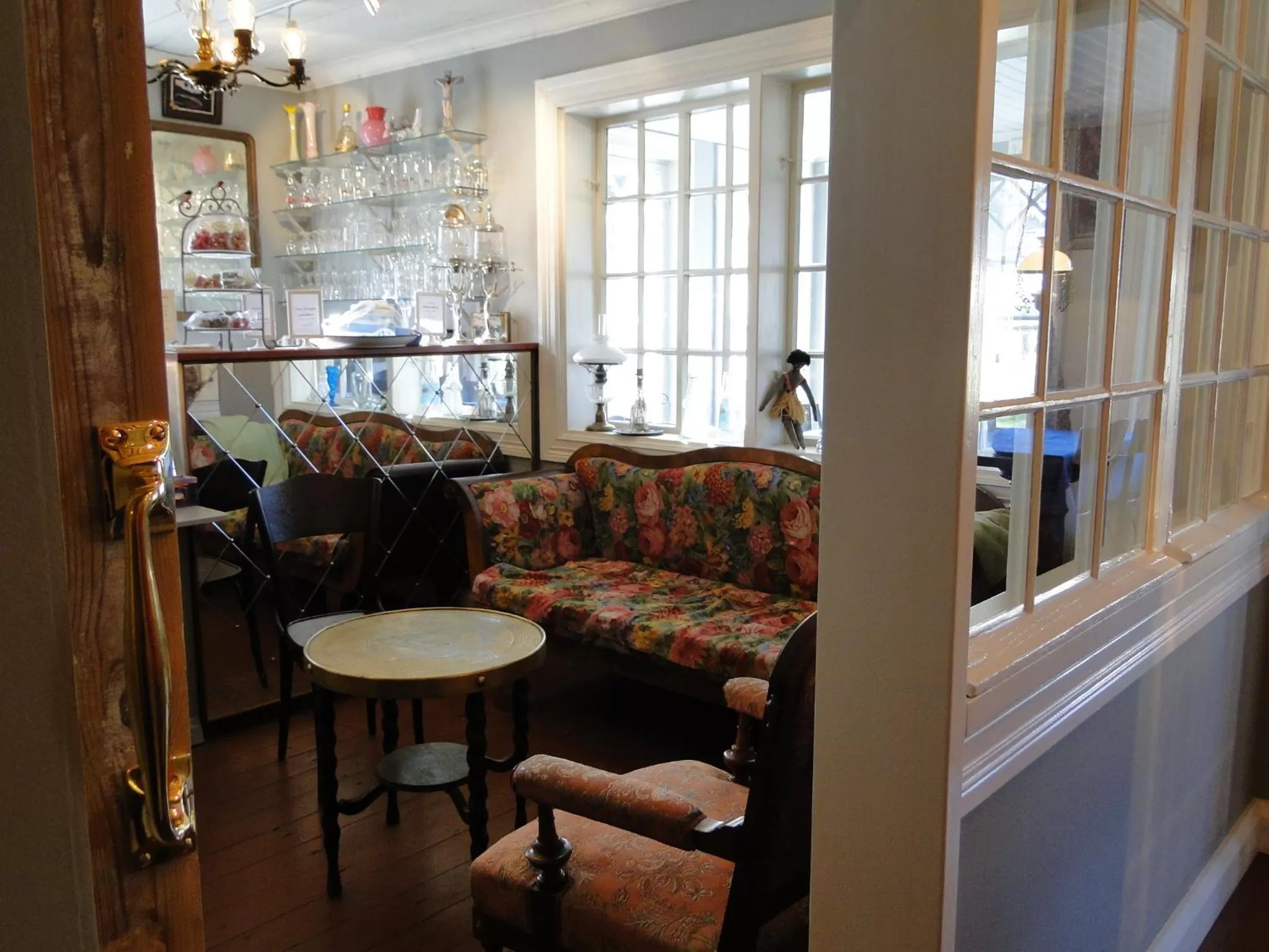 Restaurant/places to eat in Hotel & Cafe Lanterna