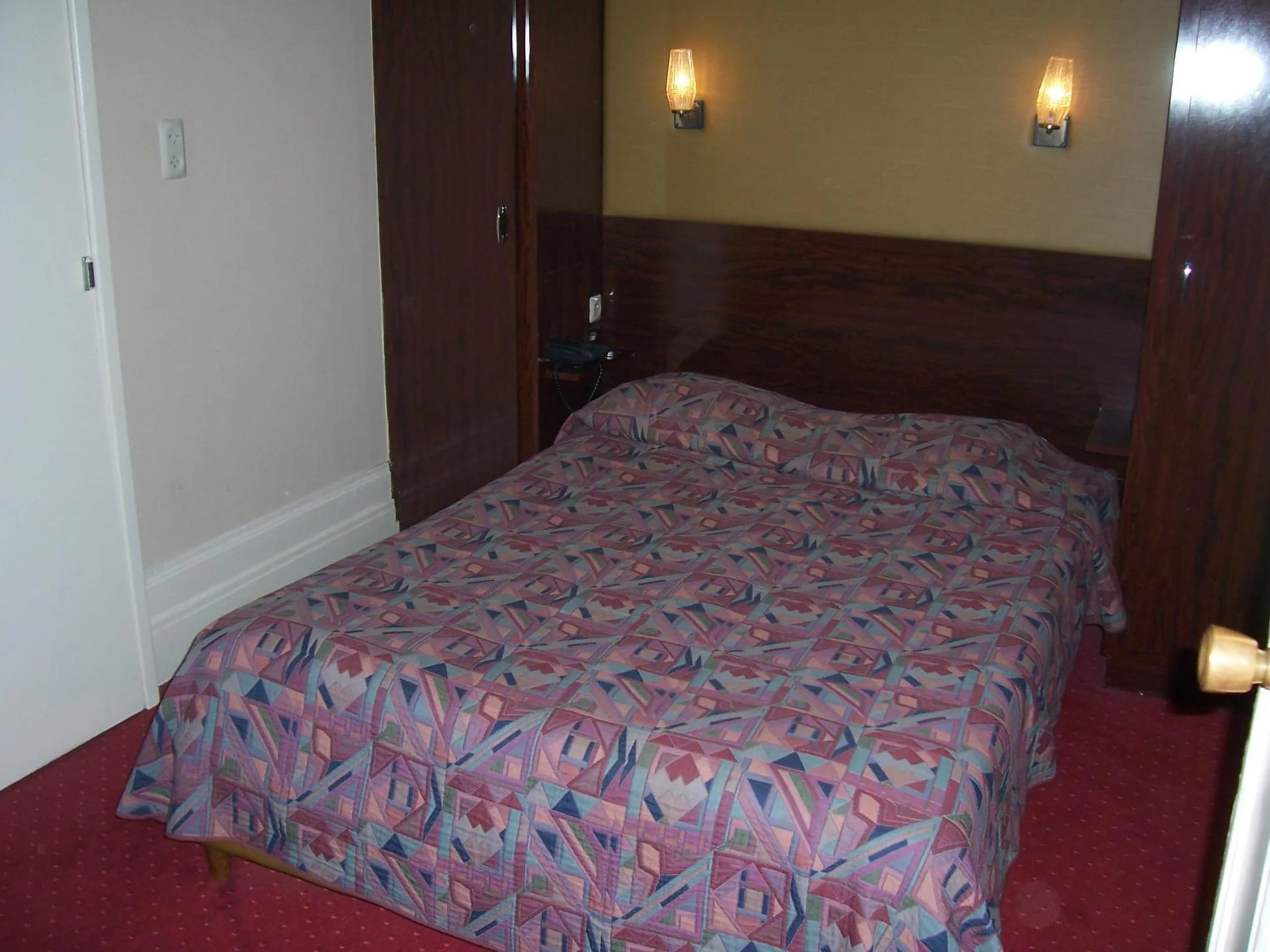Bed in Hotel Manhattan