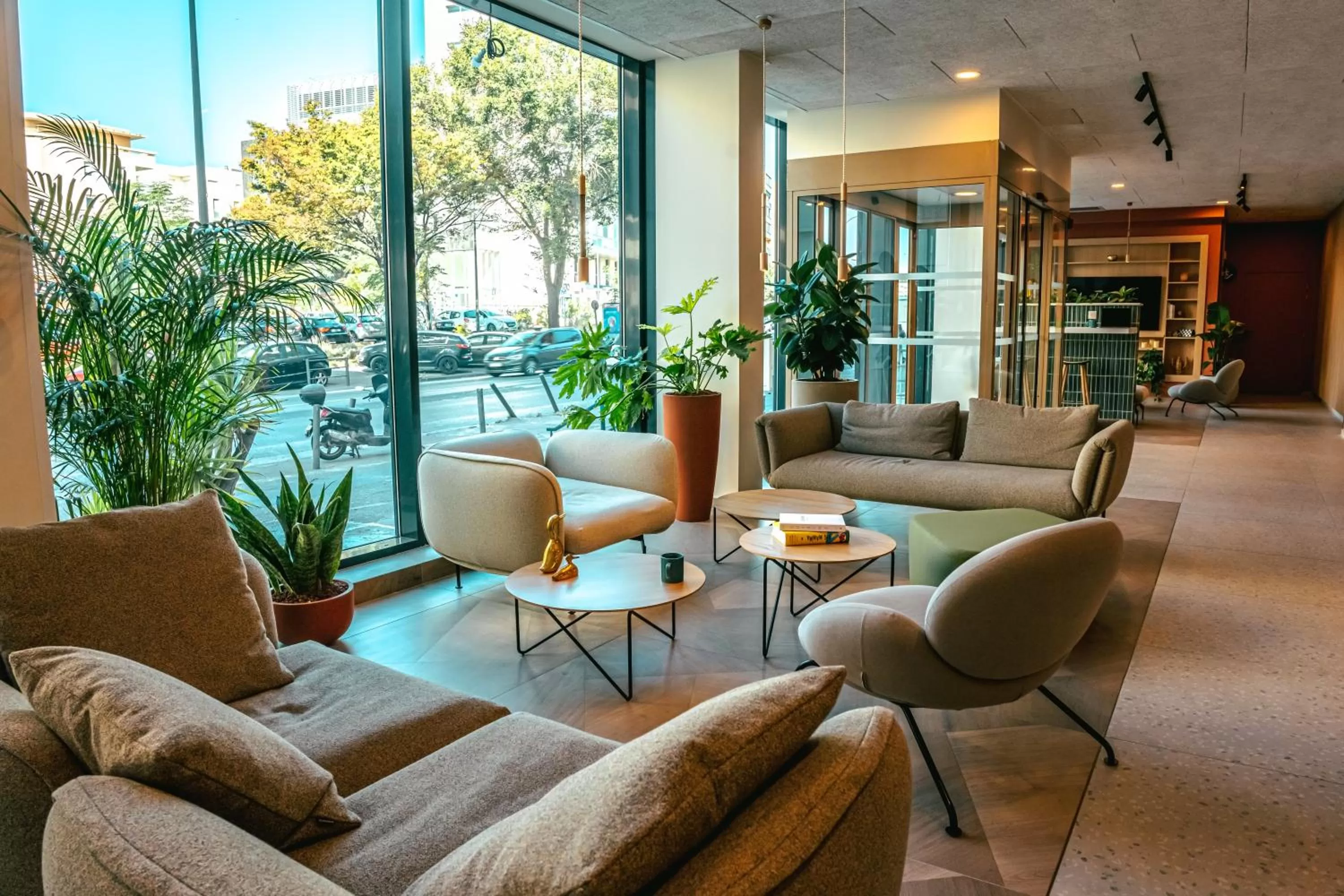 Communal lounge/ TV room in Kyriad Marseille Palais Des Congrès – Vélodrome