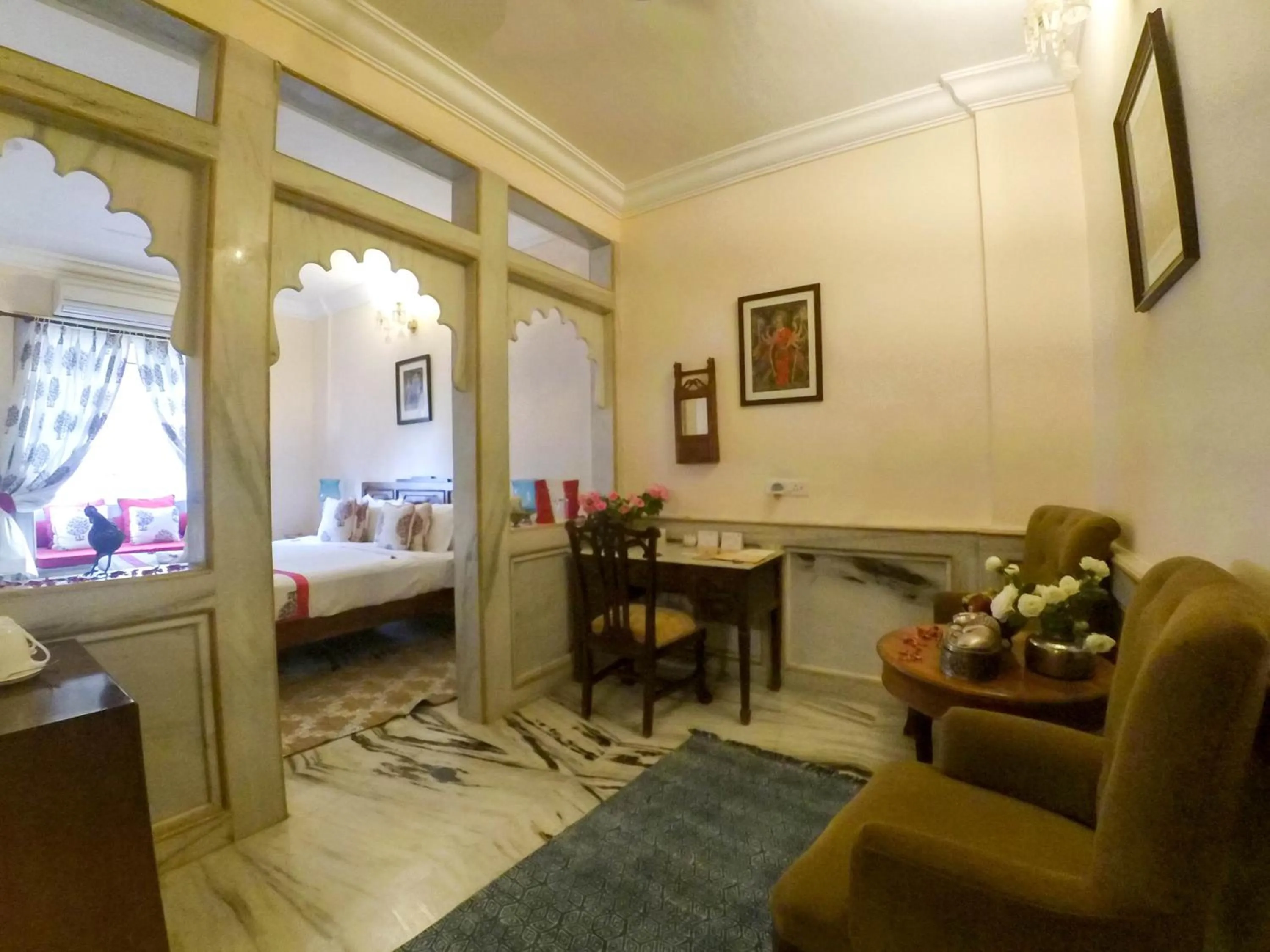 Seating area, Bed in Hotel Udai Kothi