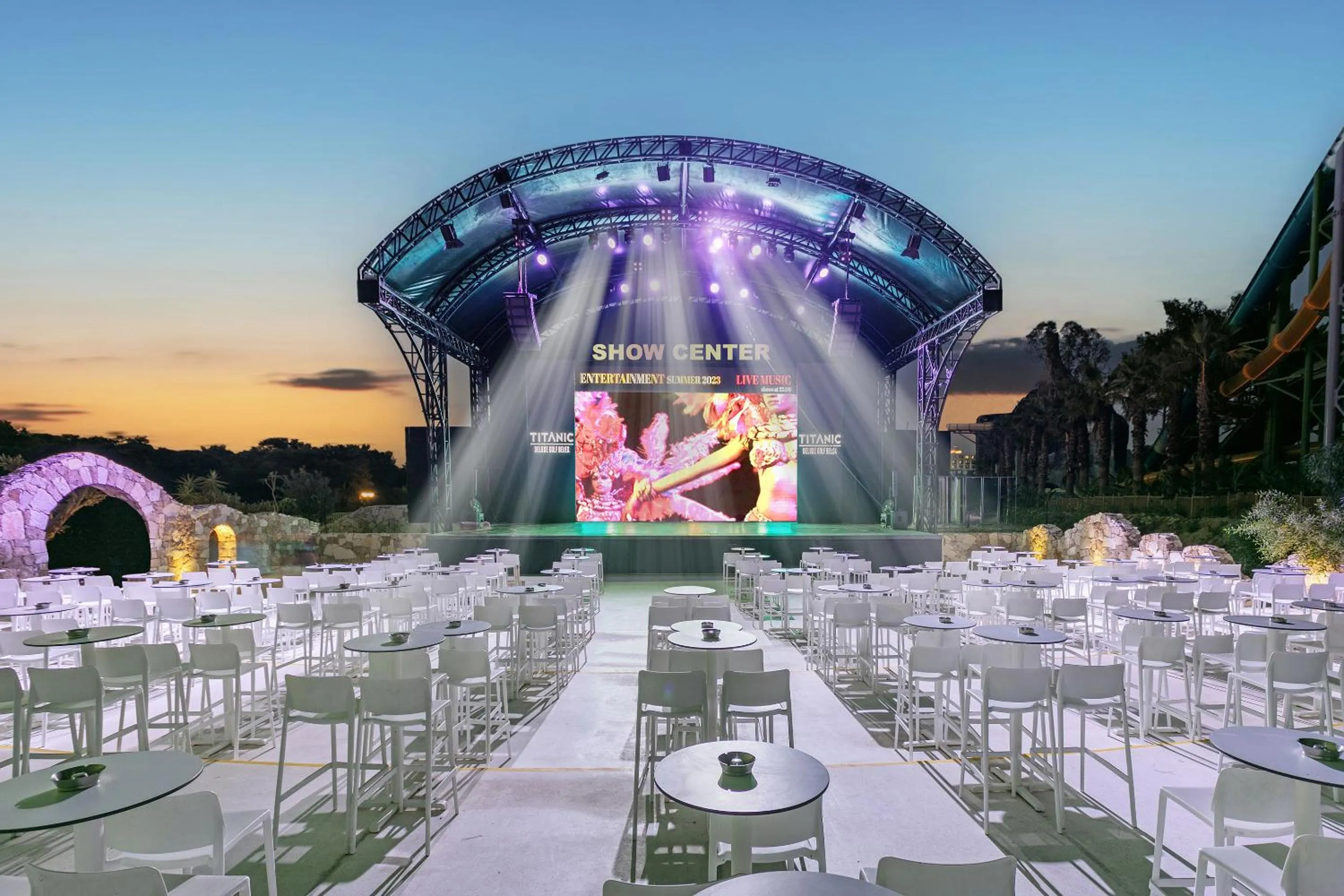 Evening entertainment in Titanic Deluxe Golf Belek