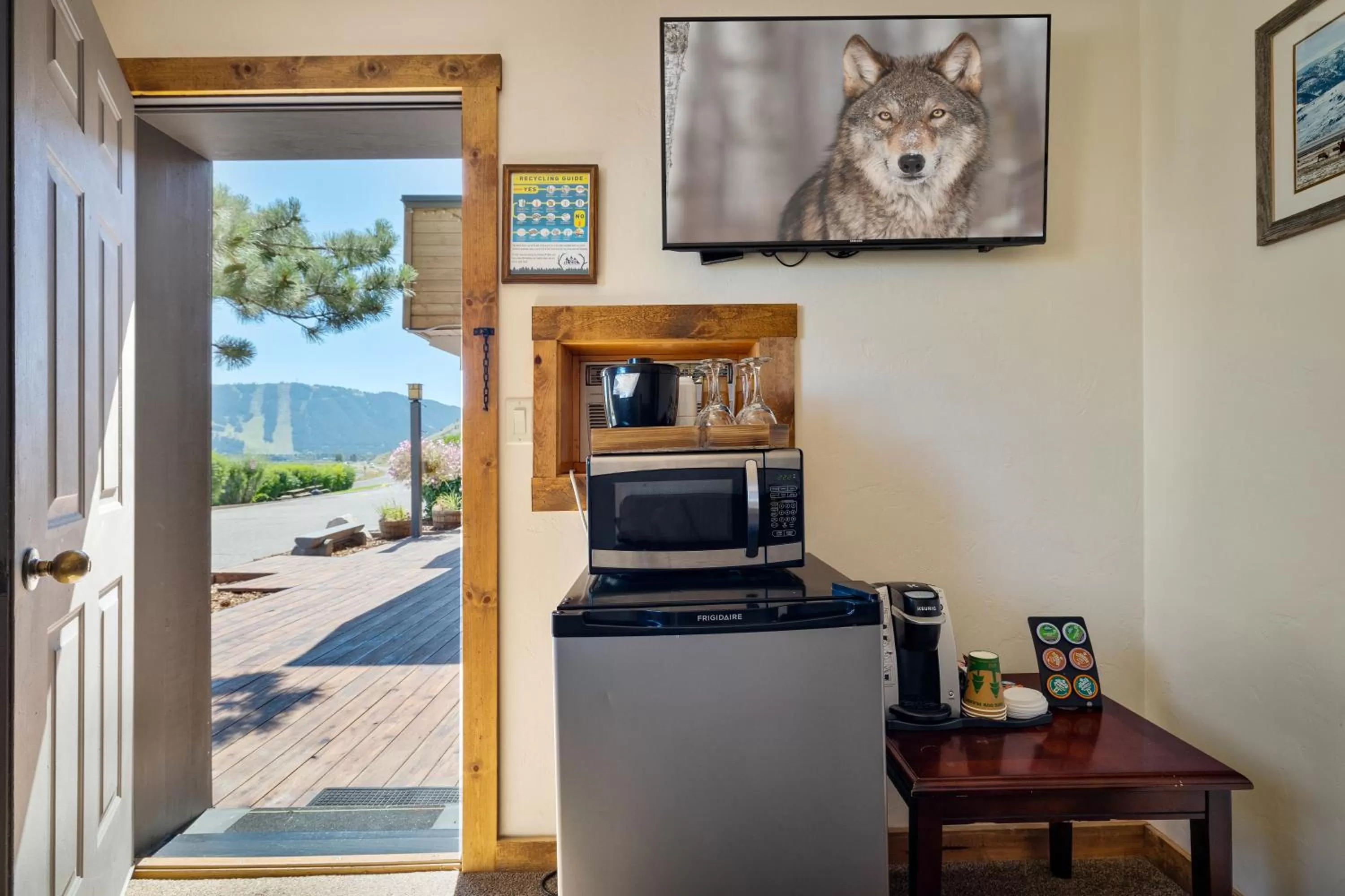 TV and multimedia in Elk Refuge Inn