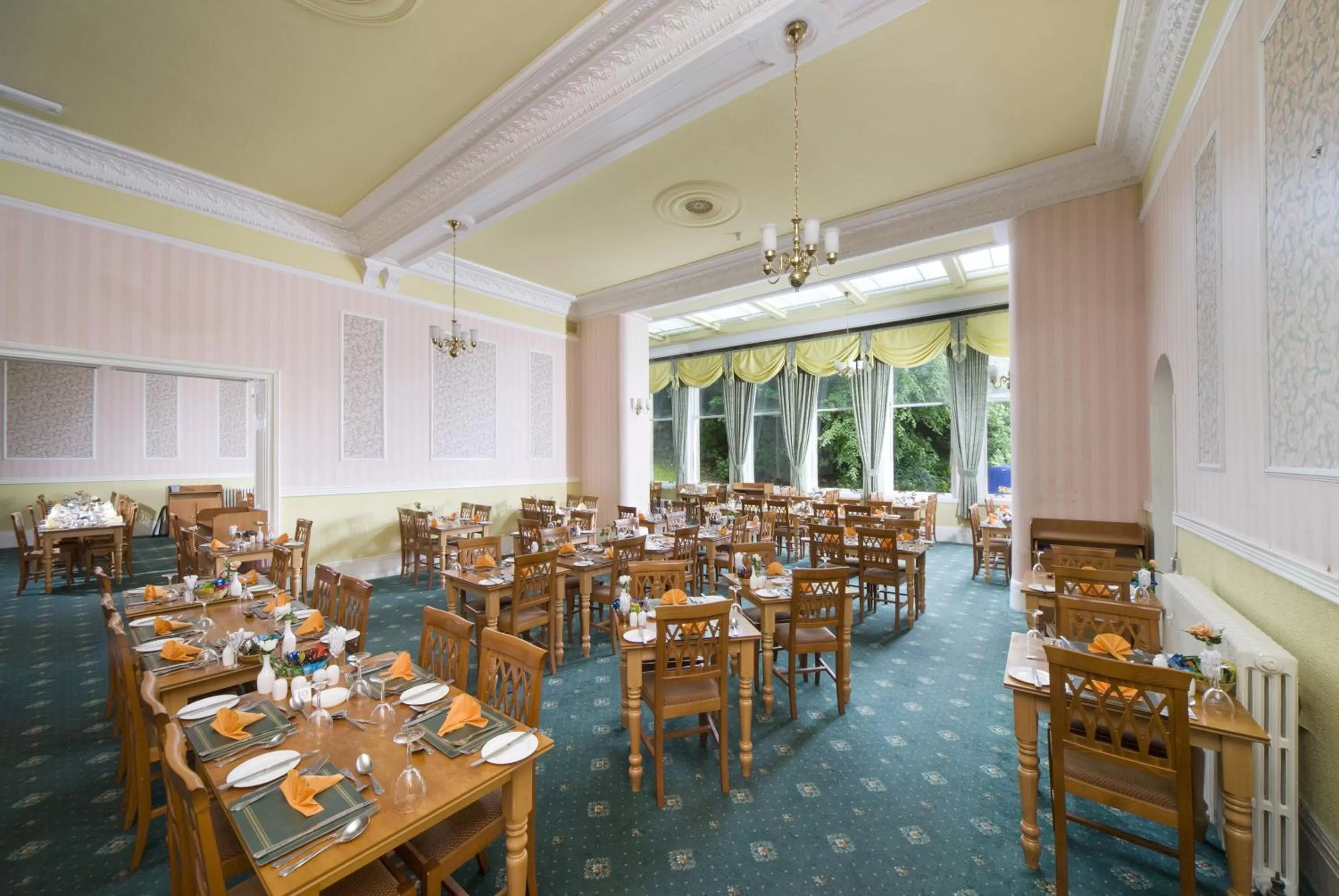 Restaurant/places to eat in The Glenburn Hotel