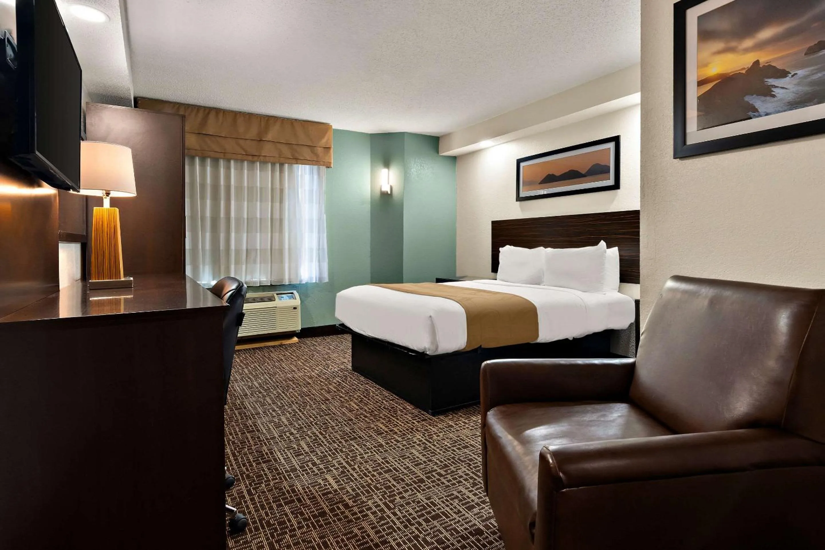 Bedroom in Quality Inn Memphis Northeast near I-40