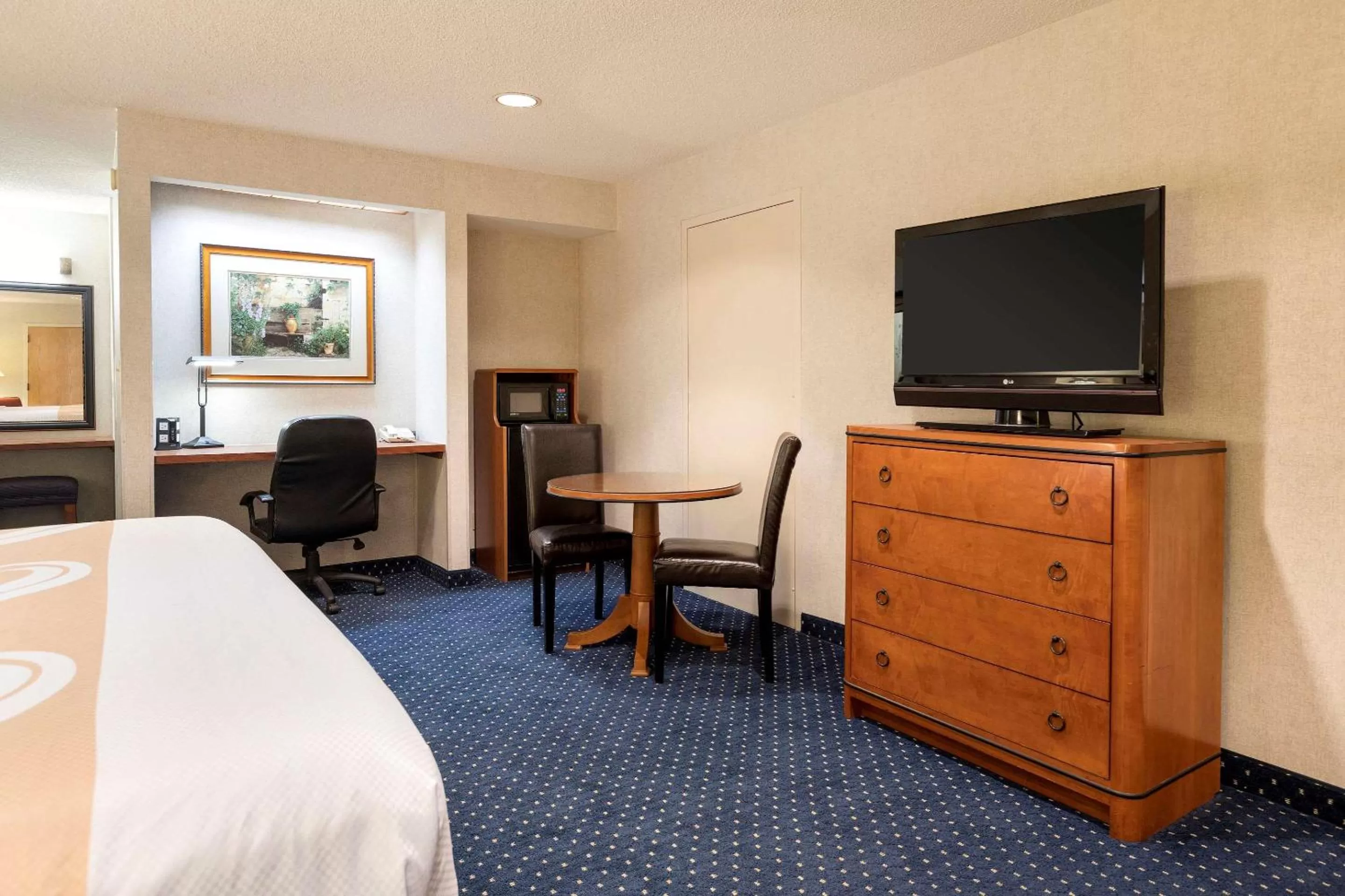 Photo of the whole room, Bed in Quality Inn Auburn Hills - Detroit North