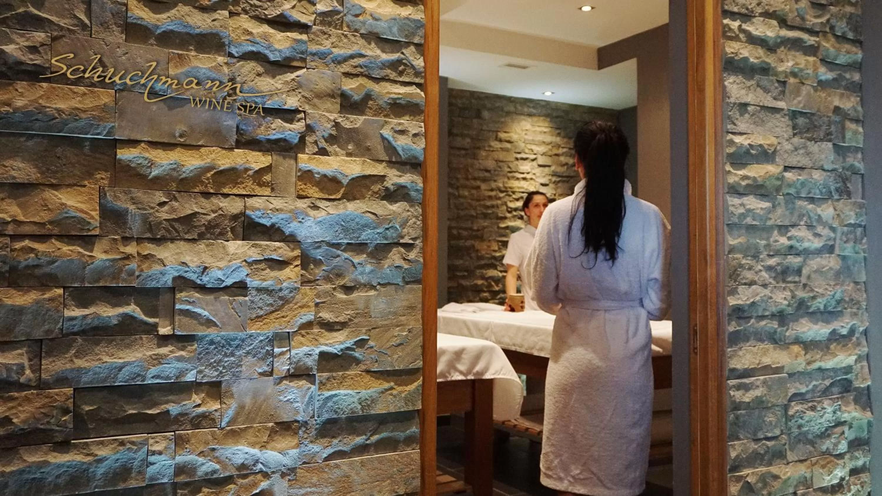 Guests in Schuchmann Wines Château,Villas & SPA