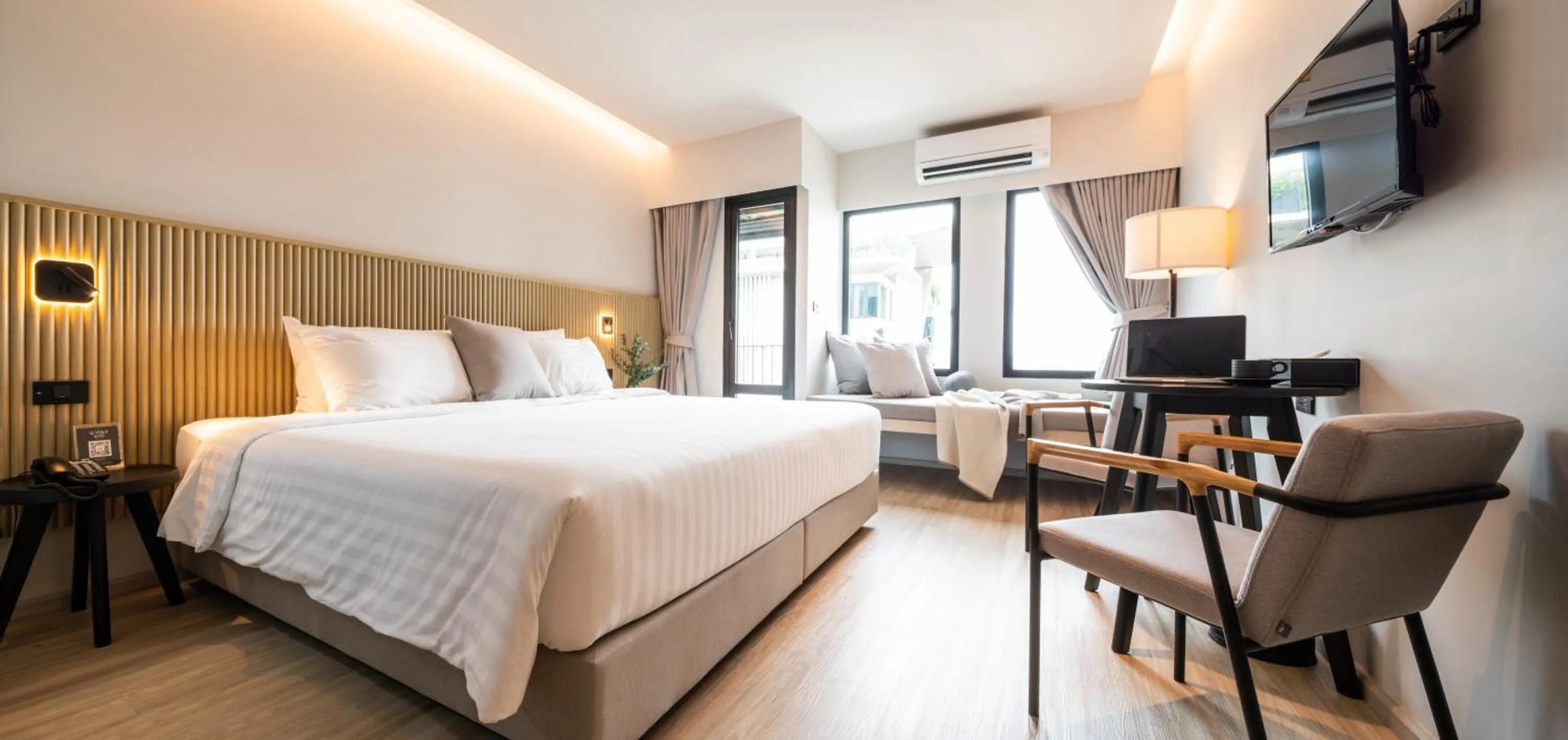 Bedroom, Bed in Mii Hotel Srinakarin