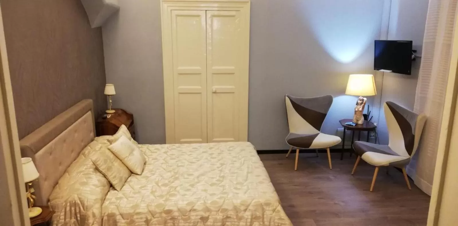 Bedroom, Bed in Hotel Sangiuliano 132 centro storico Catania