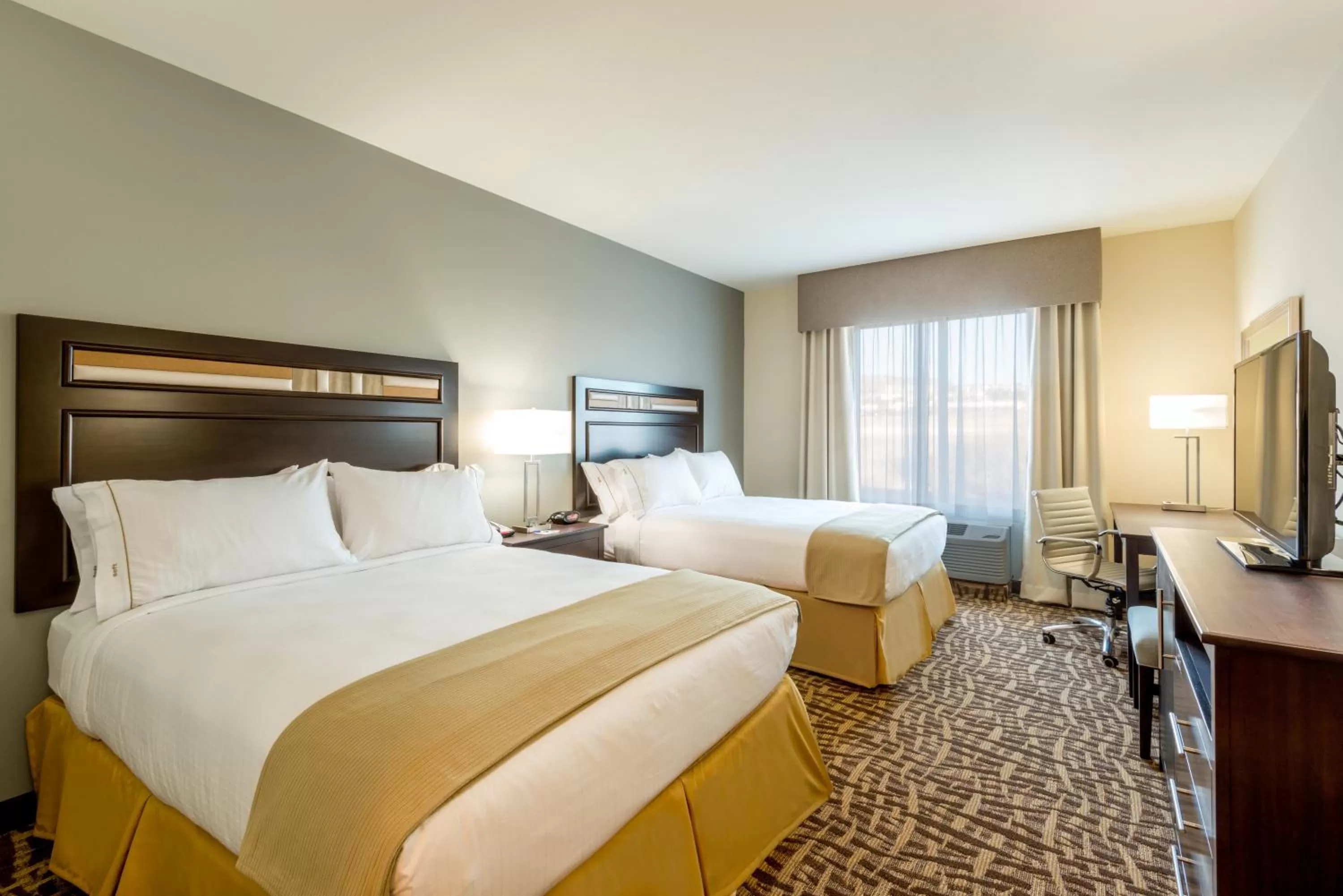 Photo of the whole room, Bed in Holiday Inn Express & Suites Denver South - Castle Rock by IHG