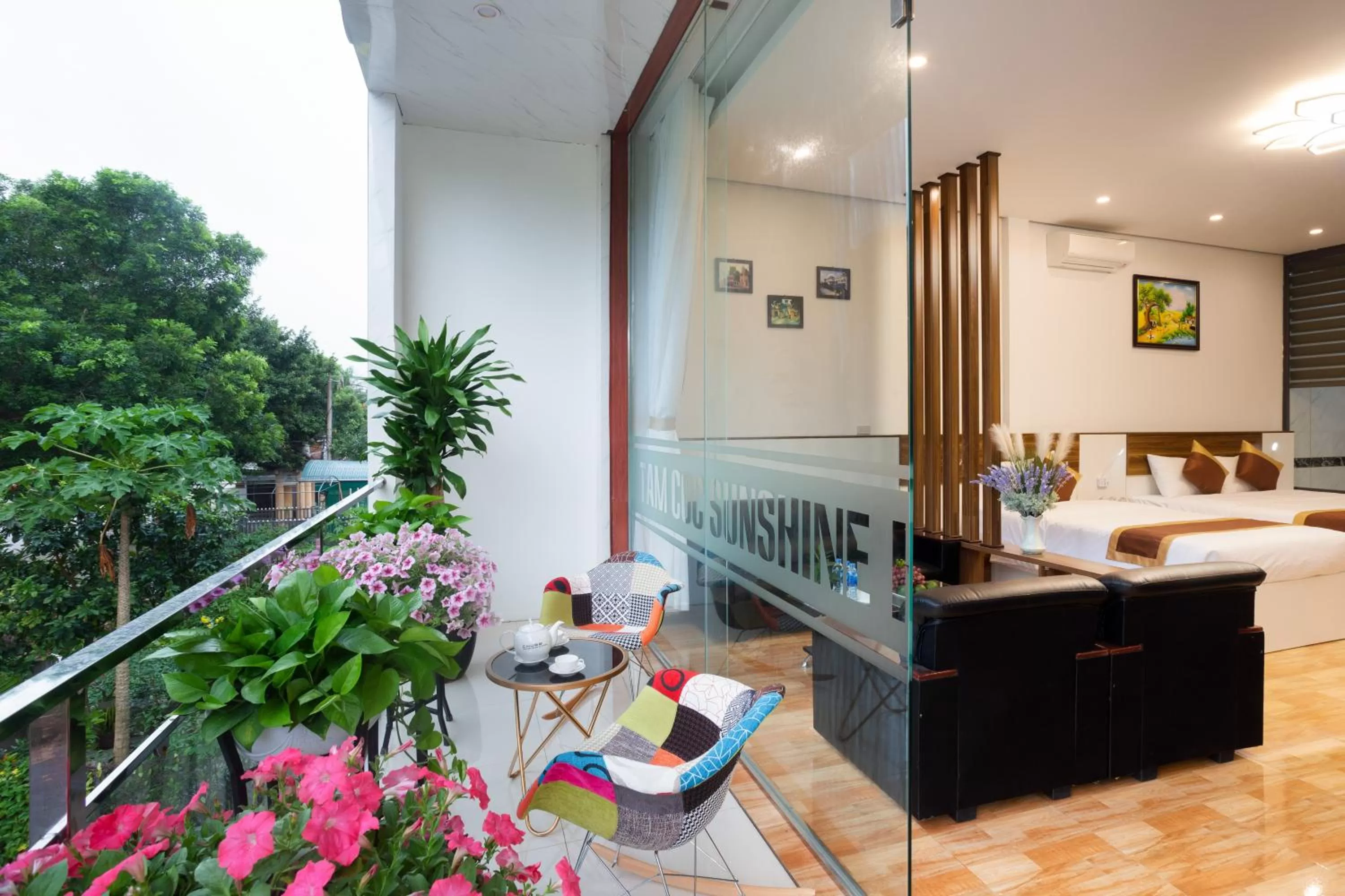 Balcony/Terrace, Bed in TAM COC SUNSHINE HOTEL