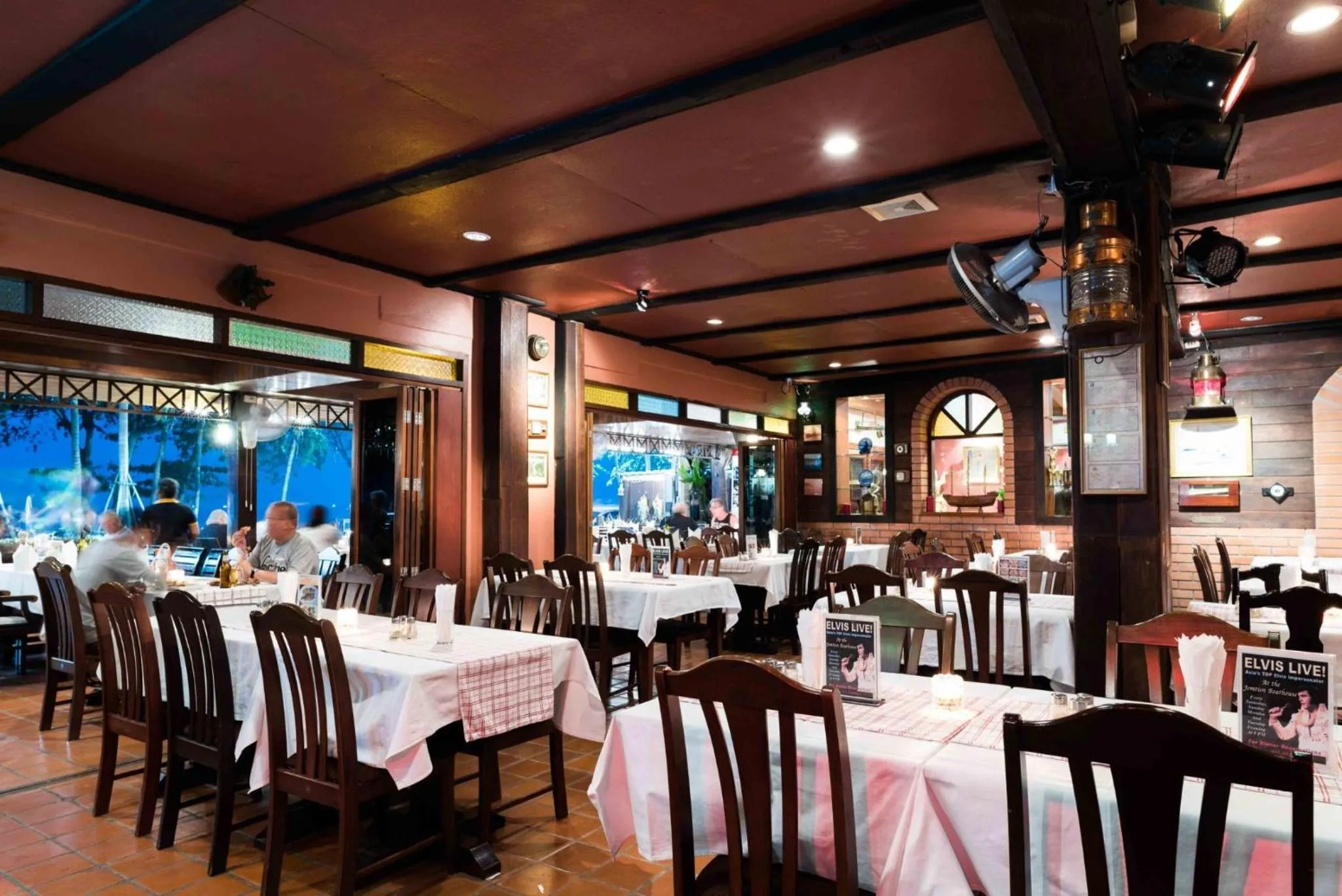 Restaurant/places to eat in Jomtien Boathouse