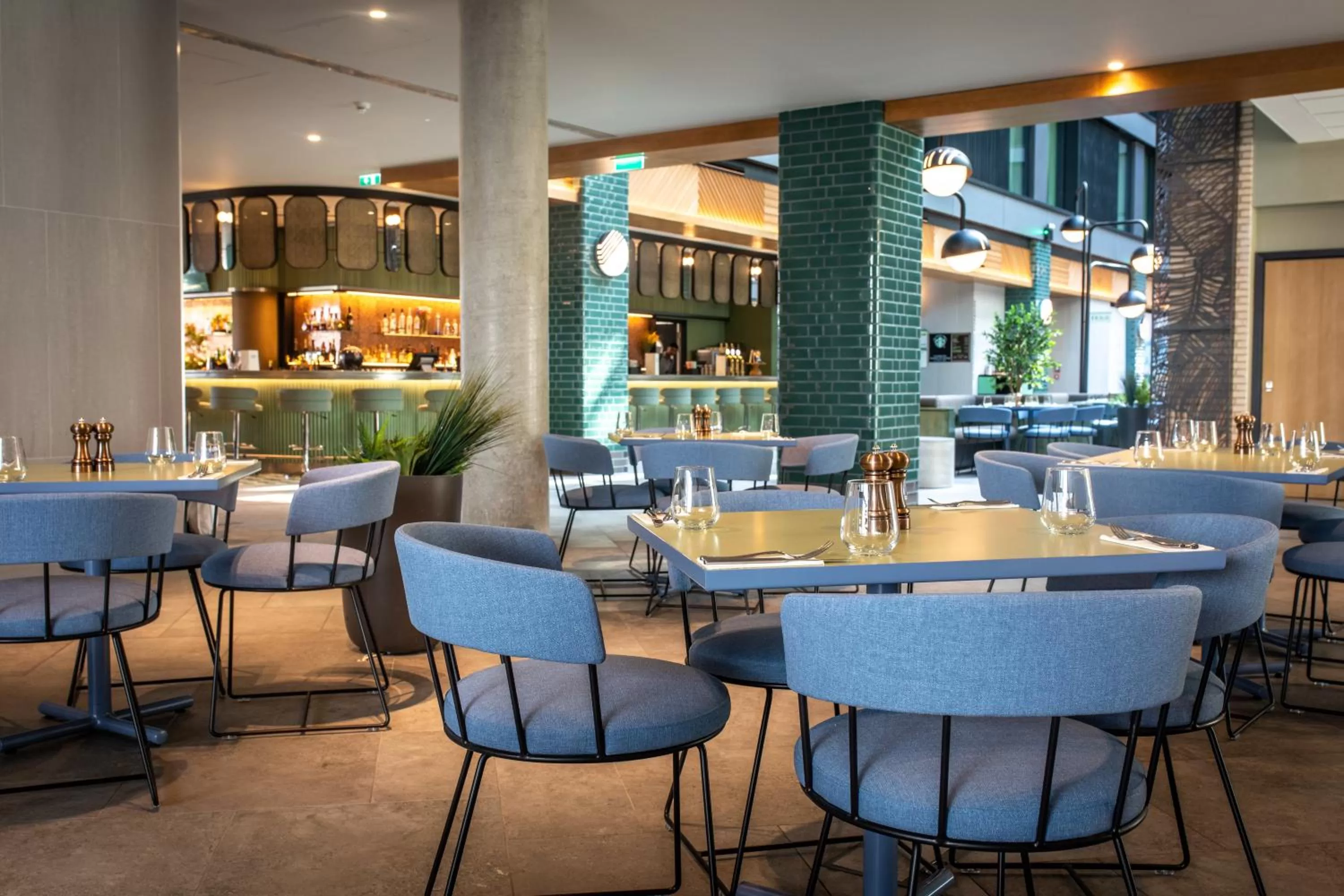Restaurant/places to eat in Holiday Inn London Heathrow - Bath Road by IHG
