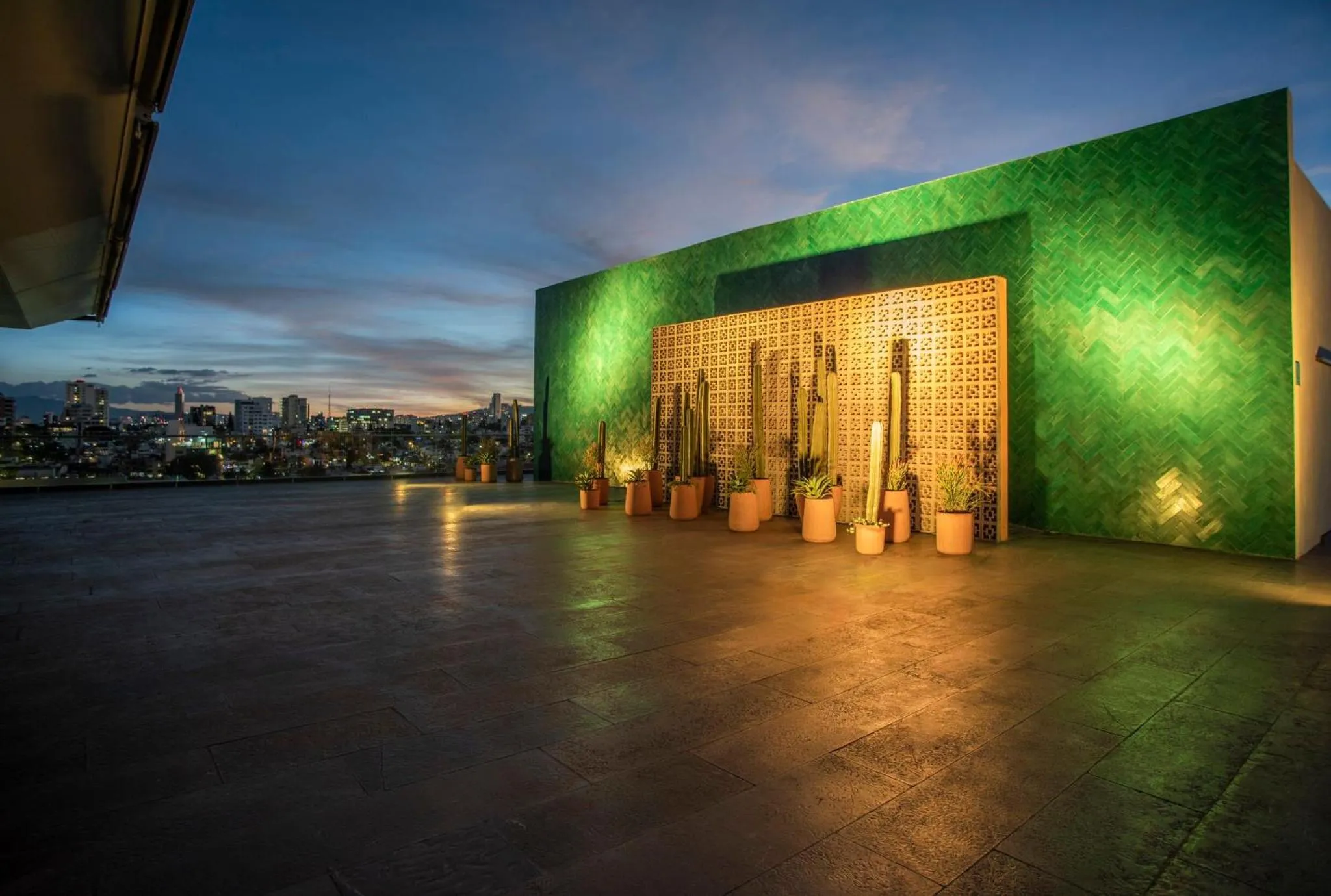 Meeting/conference room in voco Guadalajara Neruda by IHG