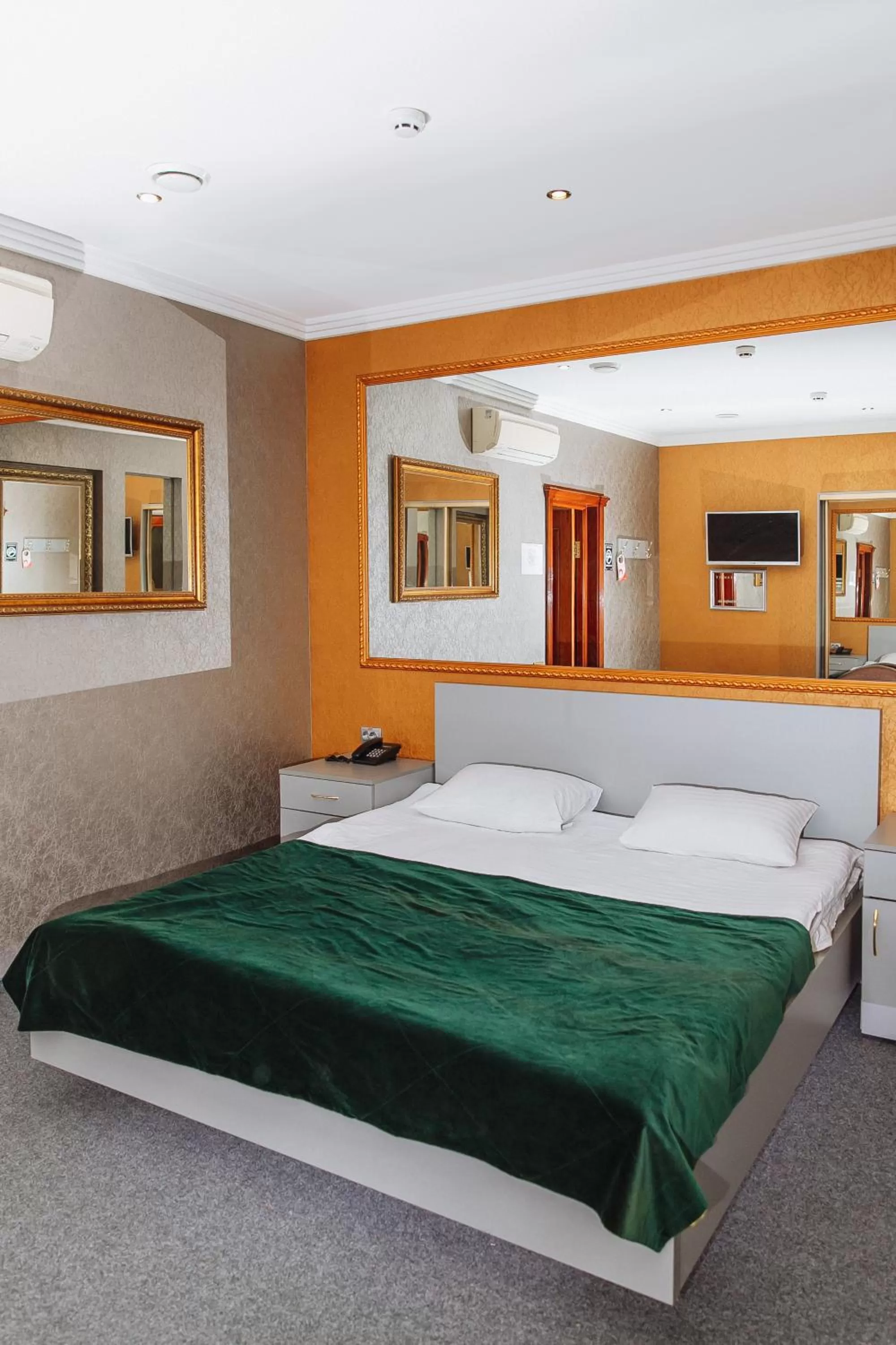 Bed in Viktoriya Family Hotel Restaurant complex