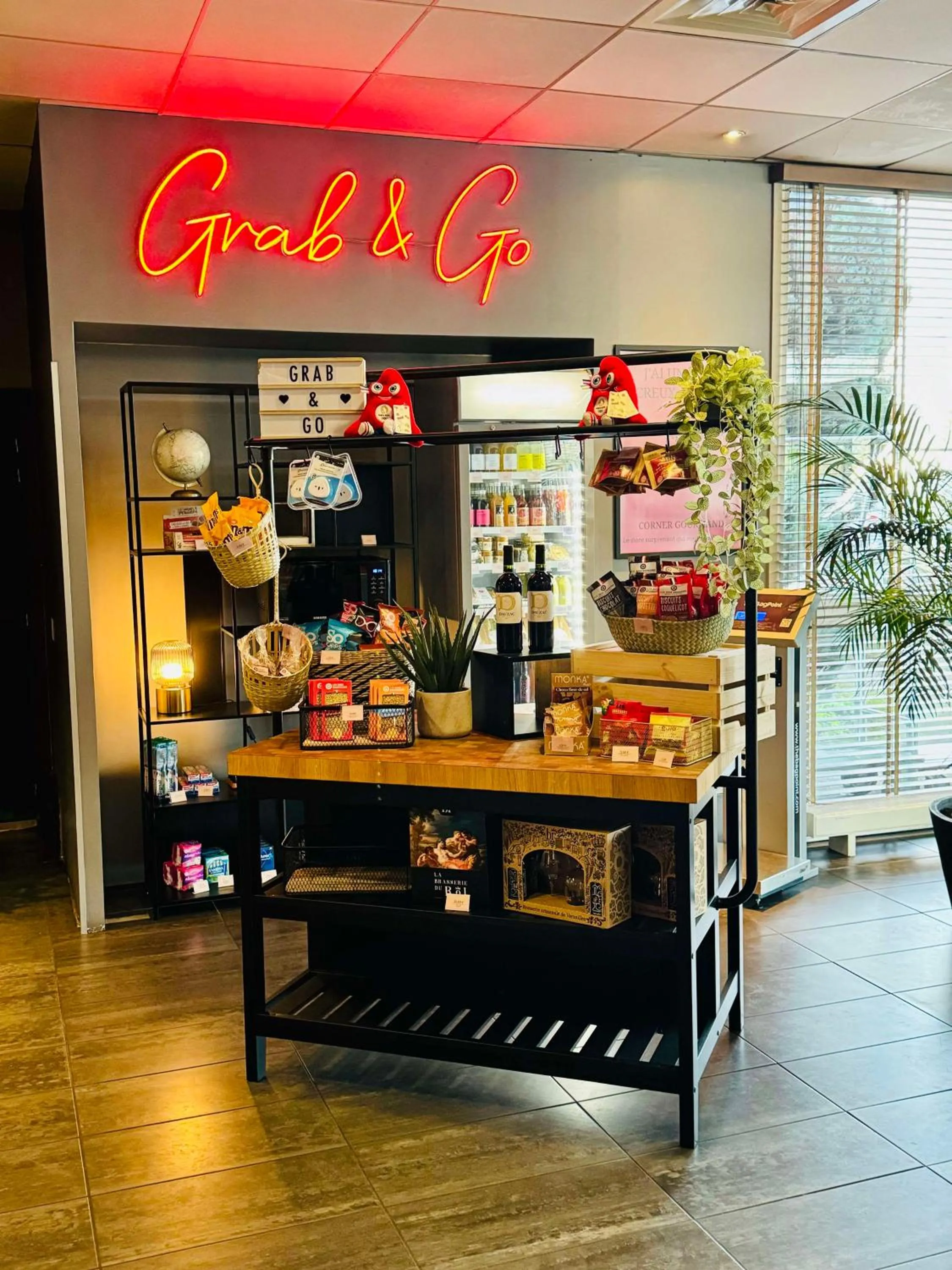 Lobby or reception in Best Western Plus Paris Orly Airport