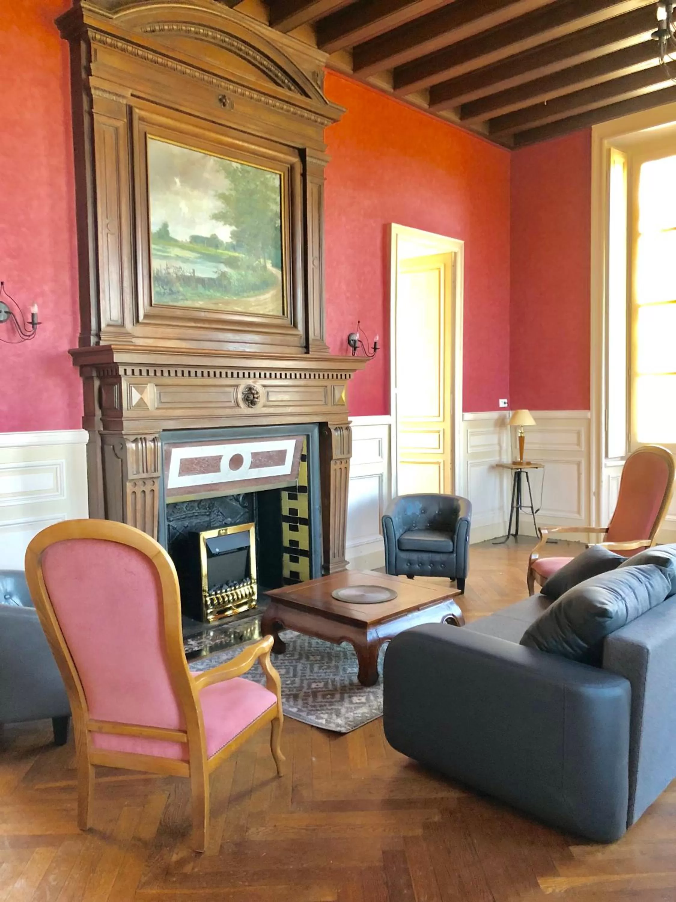 Seating area in Hôtel Particulier CHÂTEAU DES MARAIS Proximité et vue sur le Lac de Grand lieu