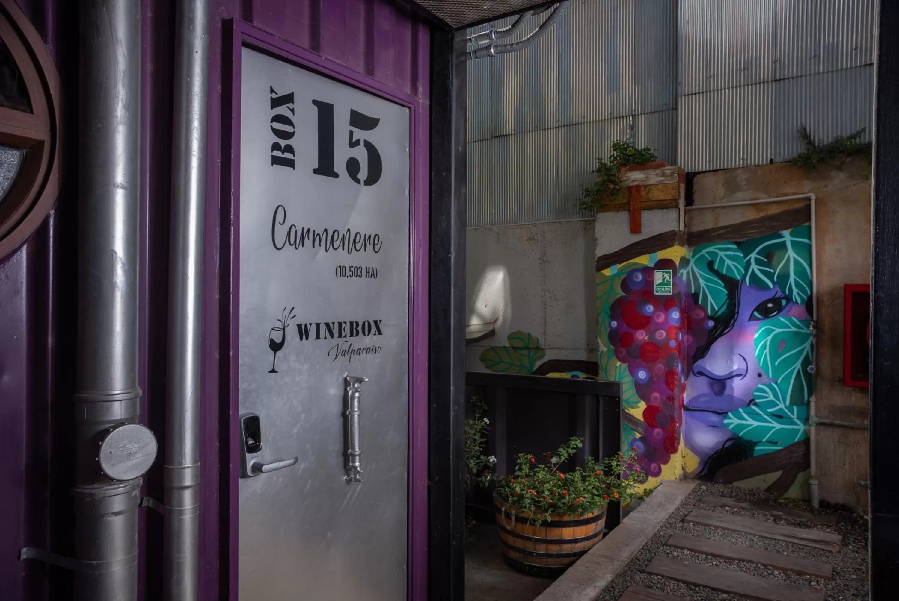 Facade/entrance in Hotel Winebox Valparaiso