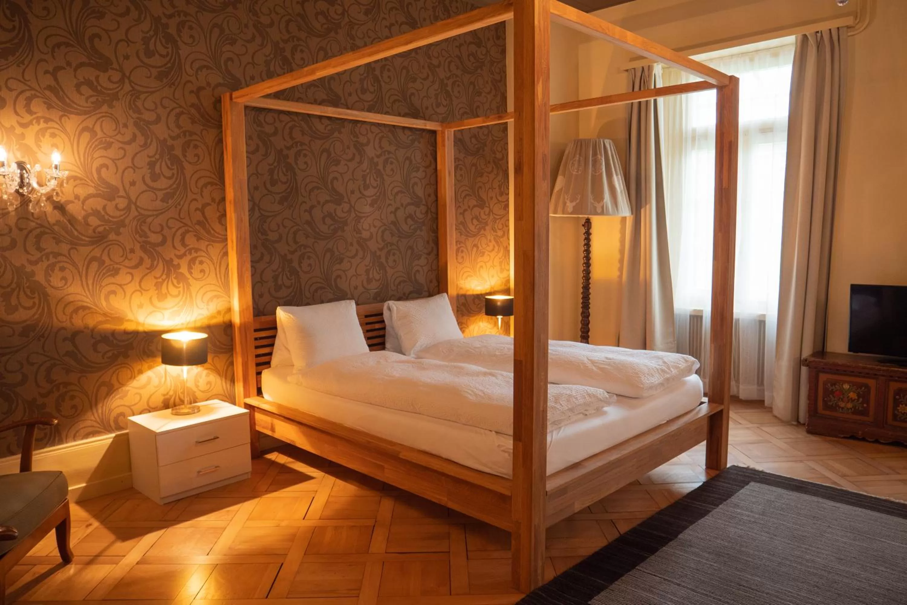 Bed in Alpenrose Hotel and Gardens