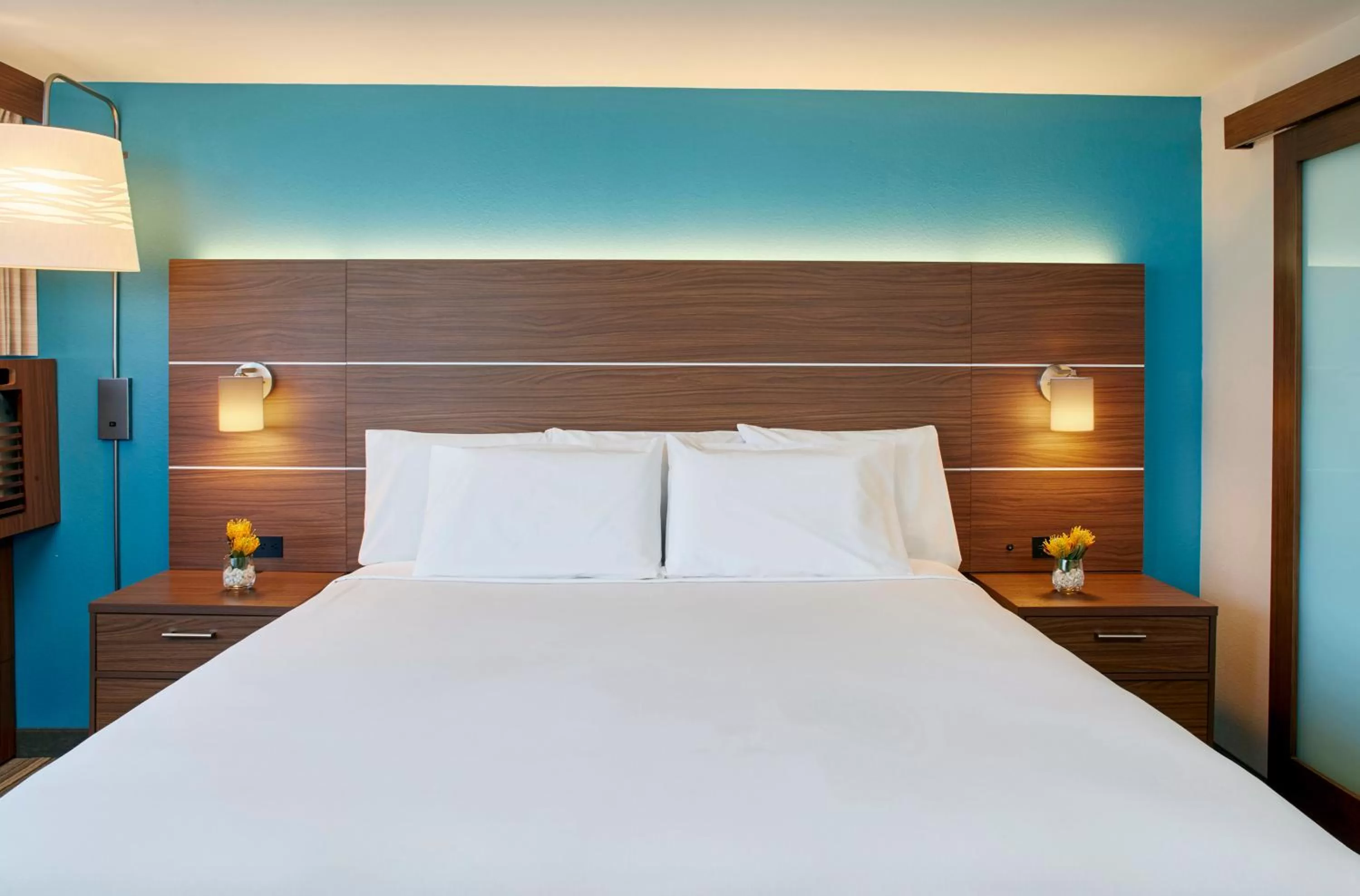 King Room - Hearing Accessible - Non-Smoking in Holiday Inn Express Waikiki, an IHG Hotel