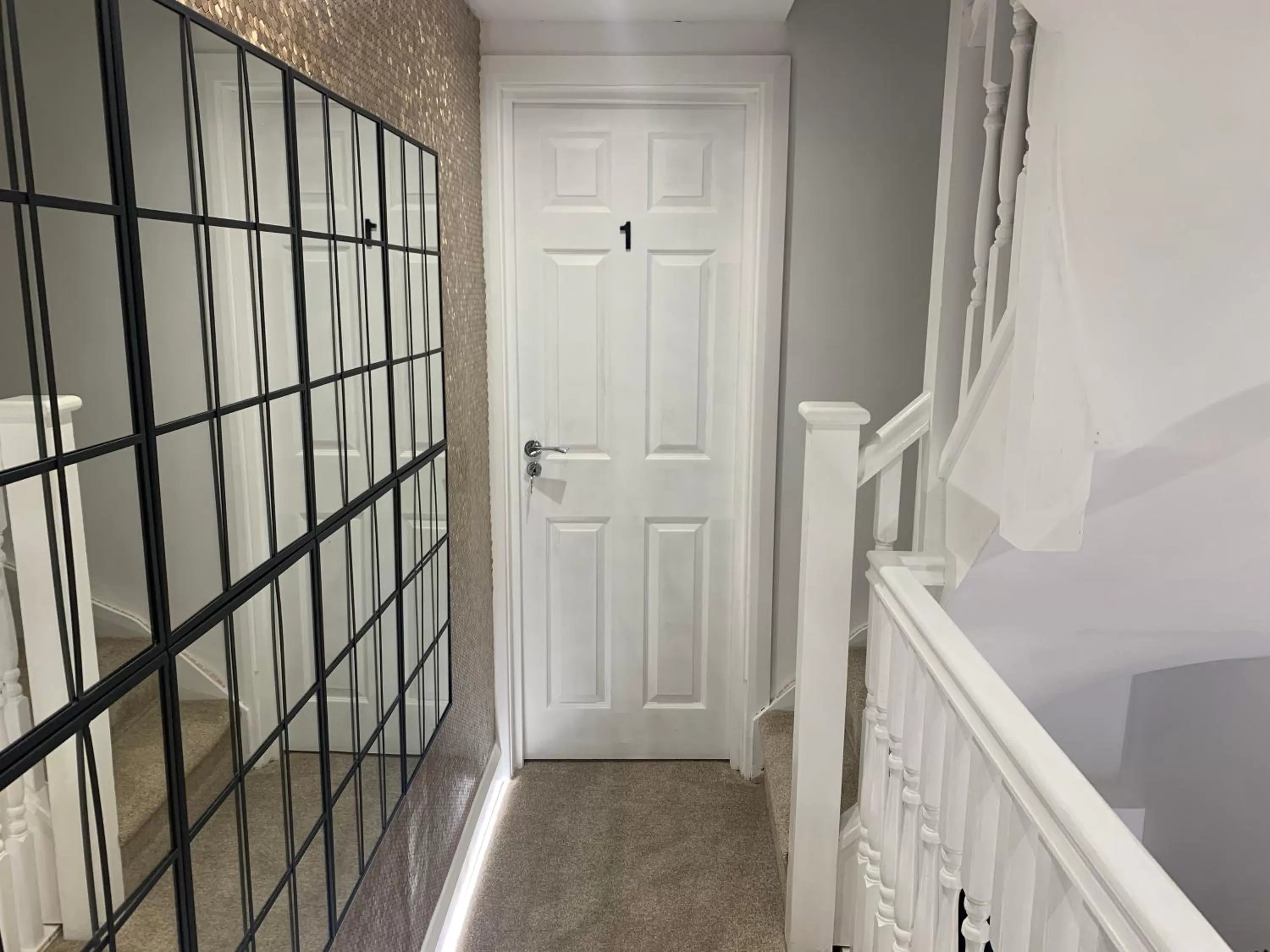 Facade/entrance, Balcony/Terrace in Double Bedroom w Ensuite Bathroom Near Grand Union Canal for Family and Friends