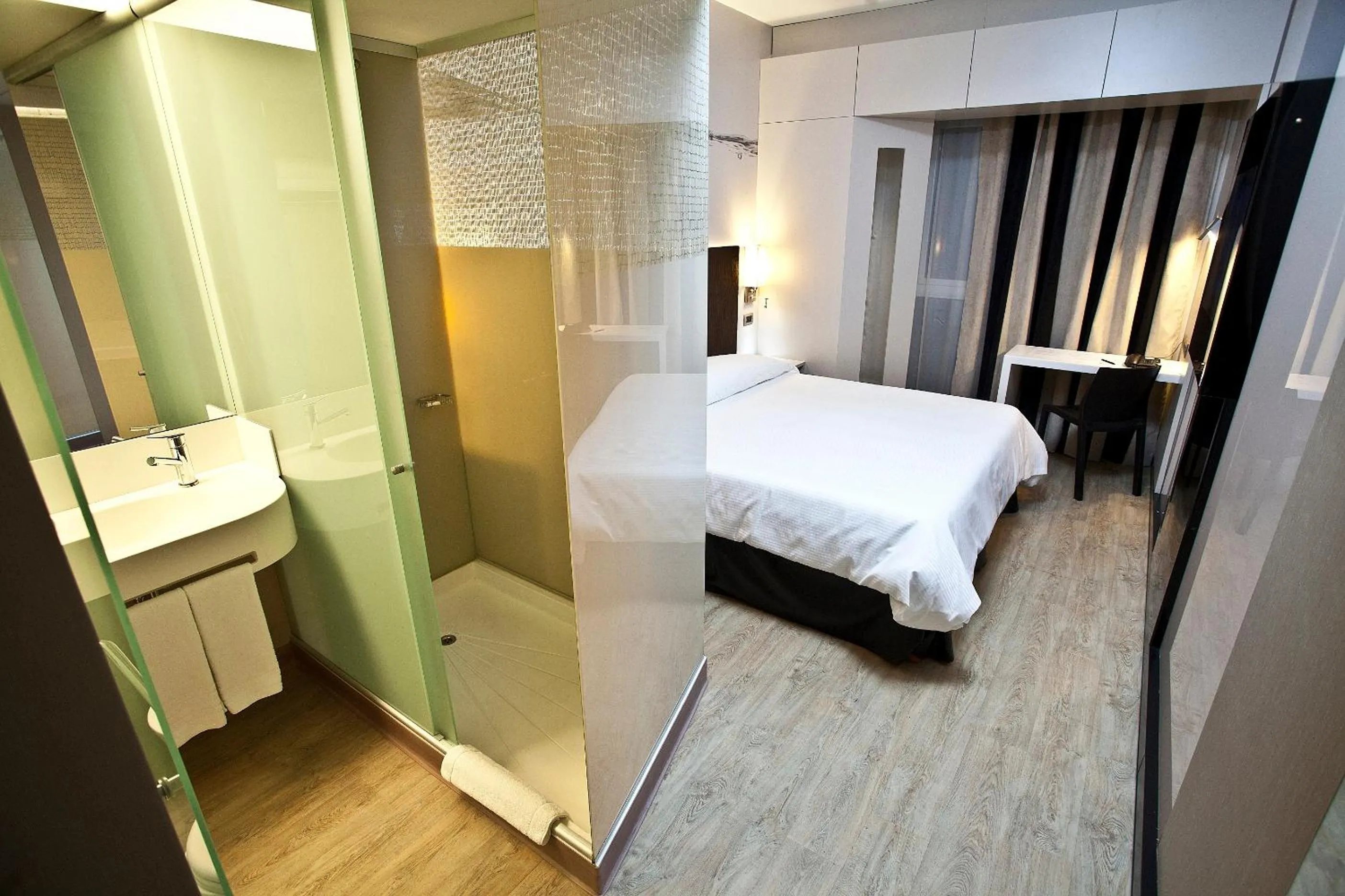 Photo of the whole room, Bed in Two Hotel Buenos Aires