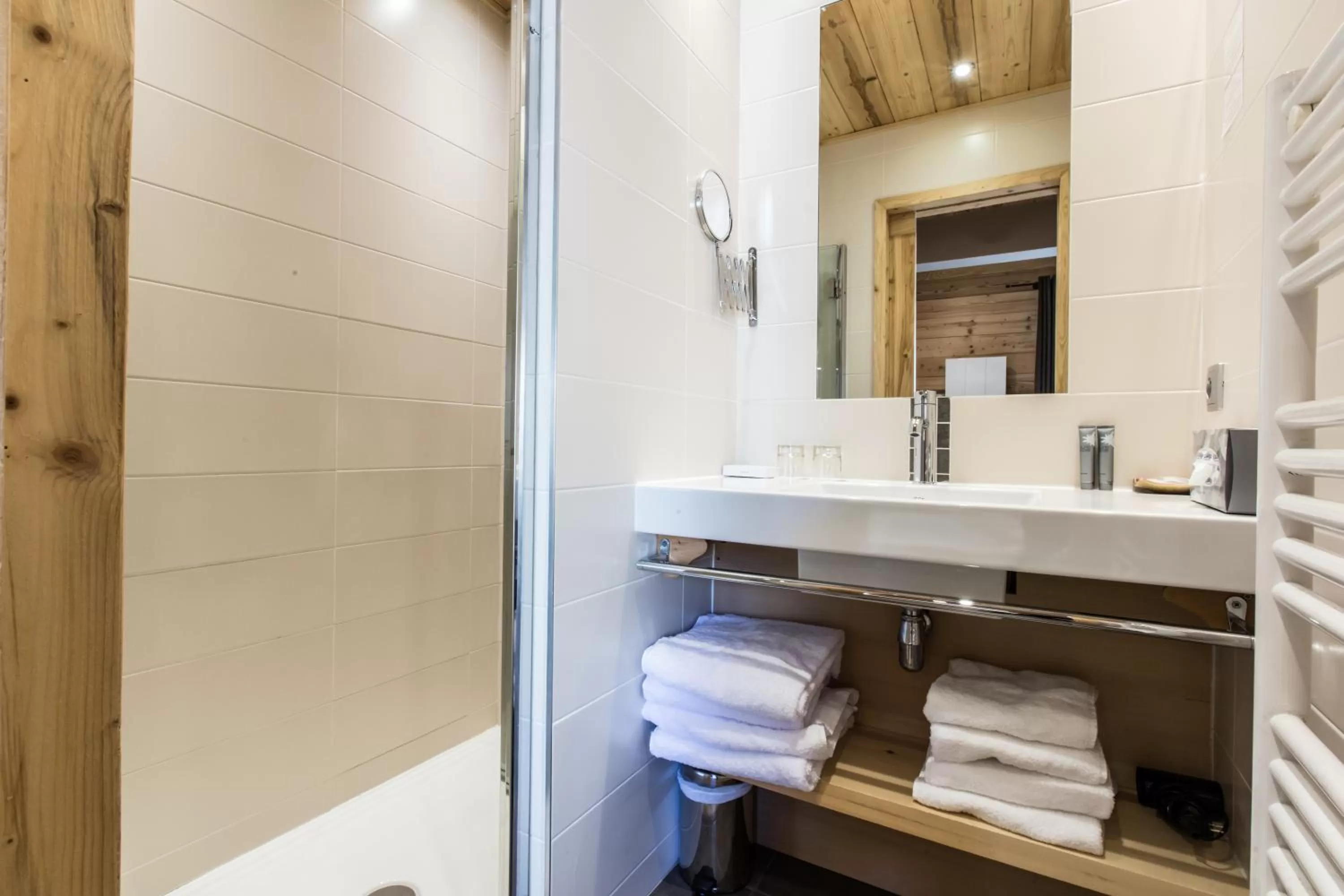 Bathroom in Hôtel Spa Crychar