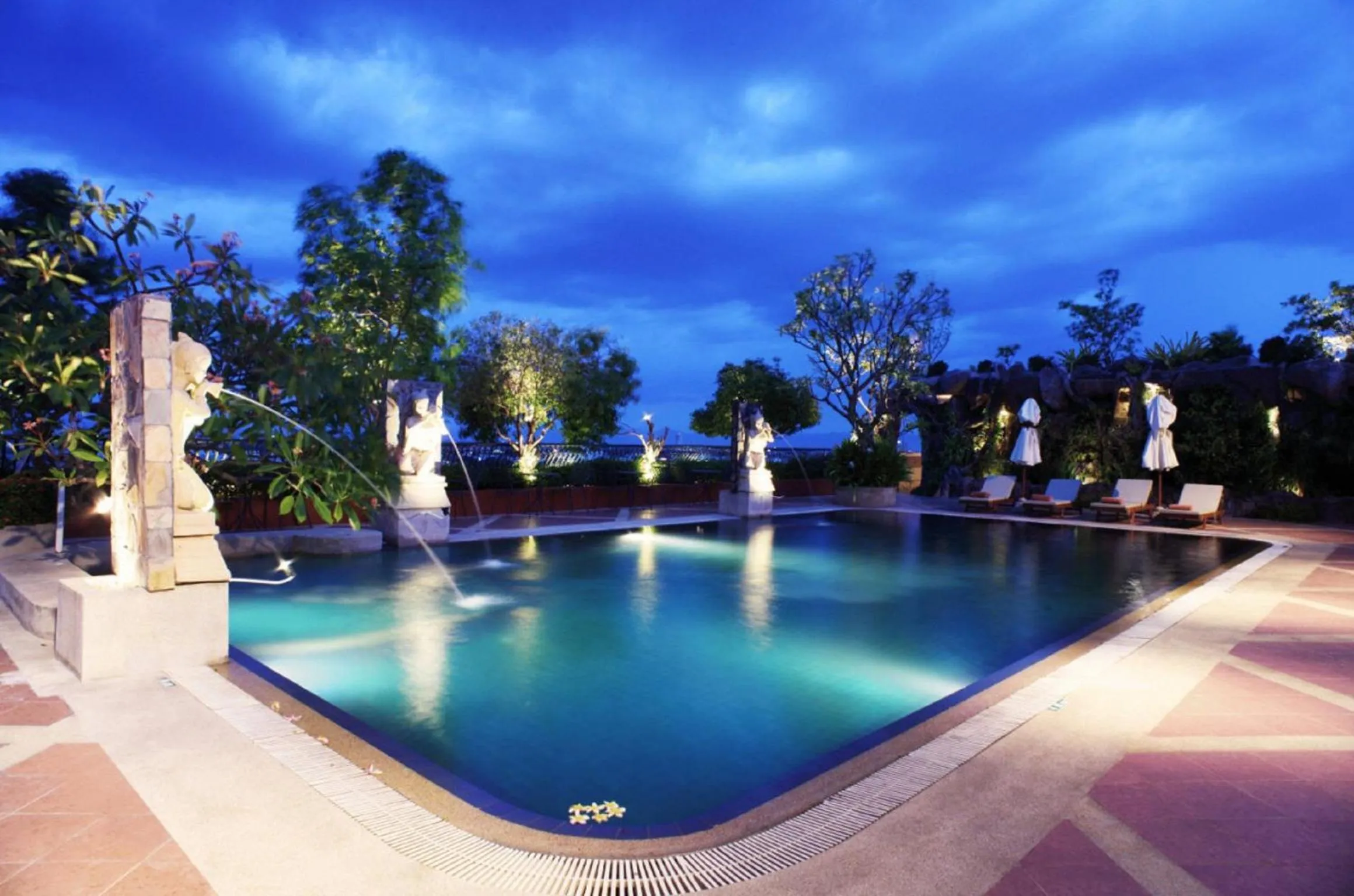 Swimming pool in Furama Chiang Mai
