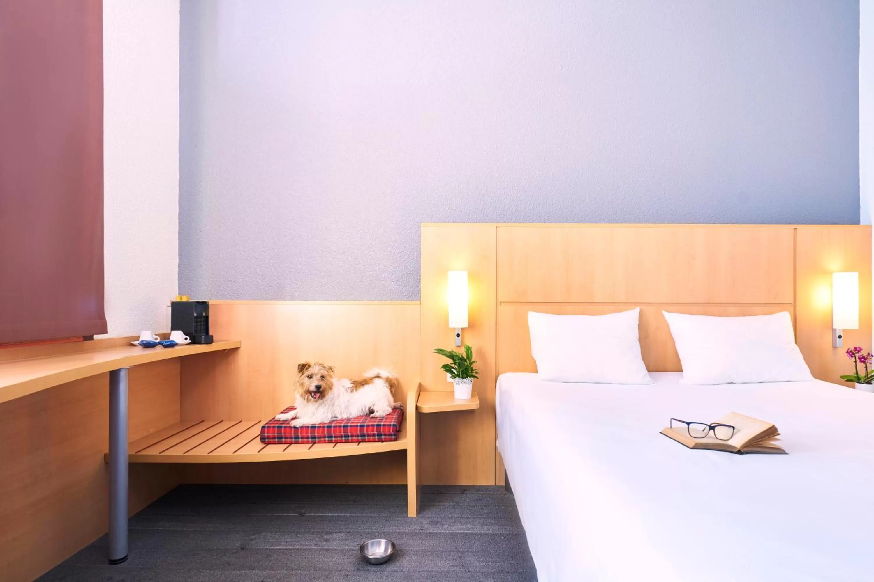 Bedroom, Bed in Ibis Como