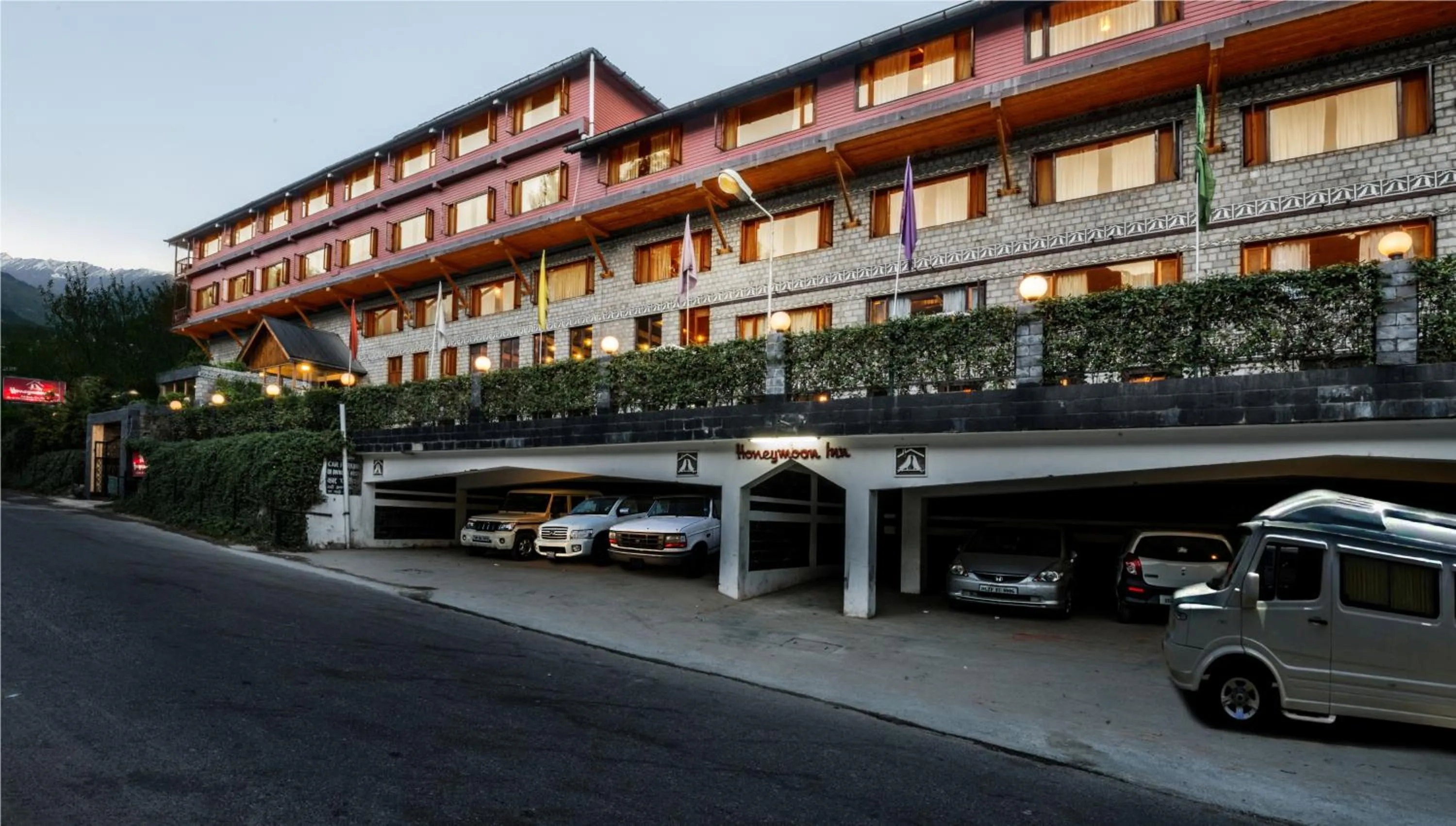 Facade/entrance in Honeymoon Inn Manali