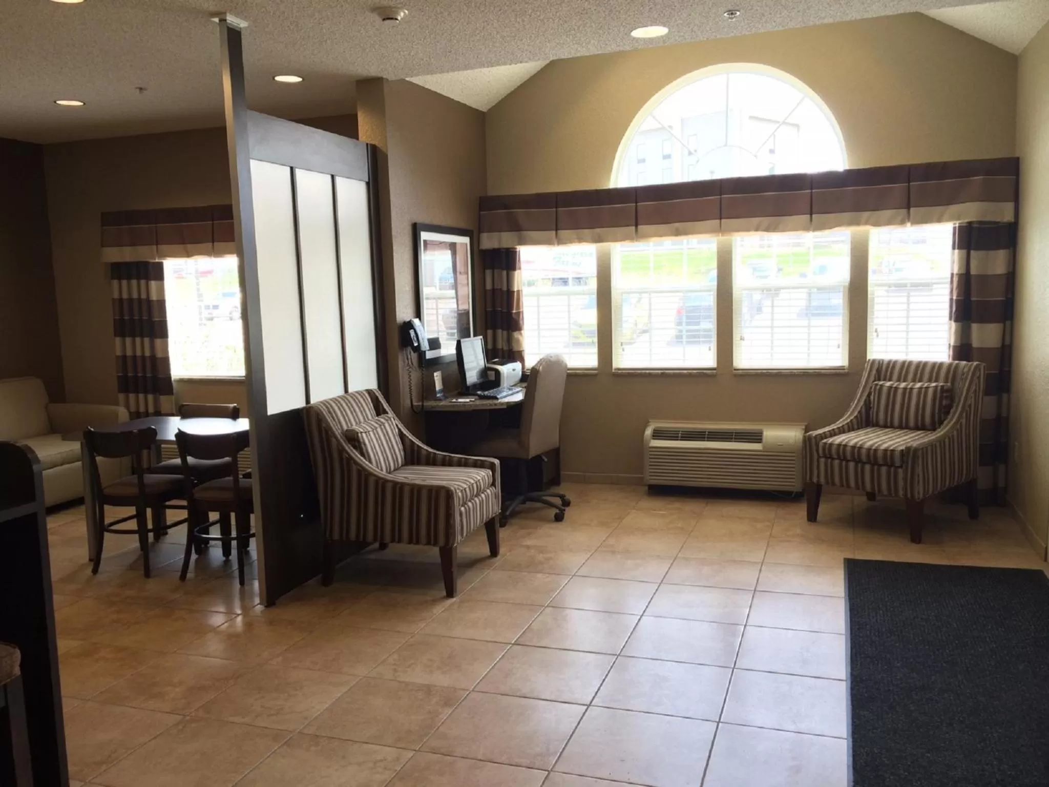 Lobby or reception in Microtel Inn & Suites Mansfield PA