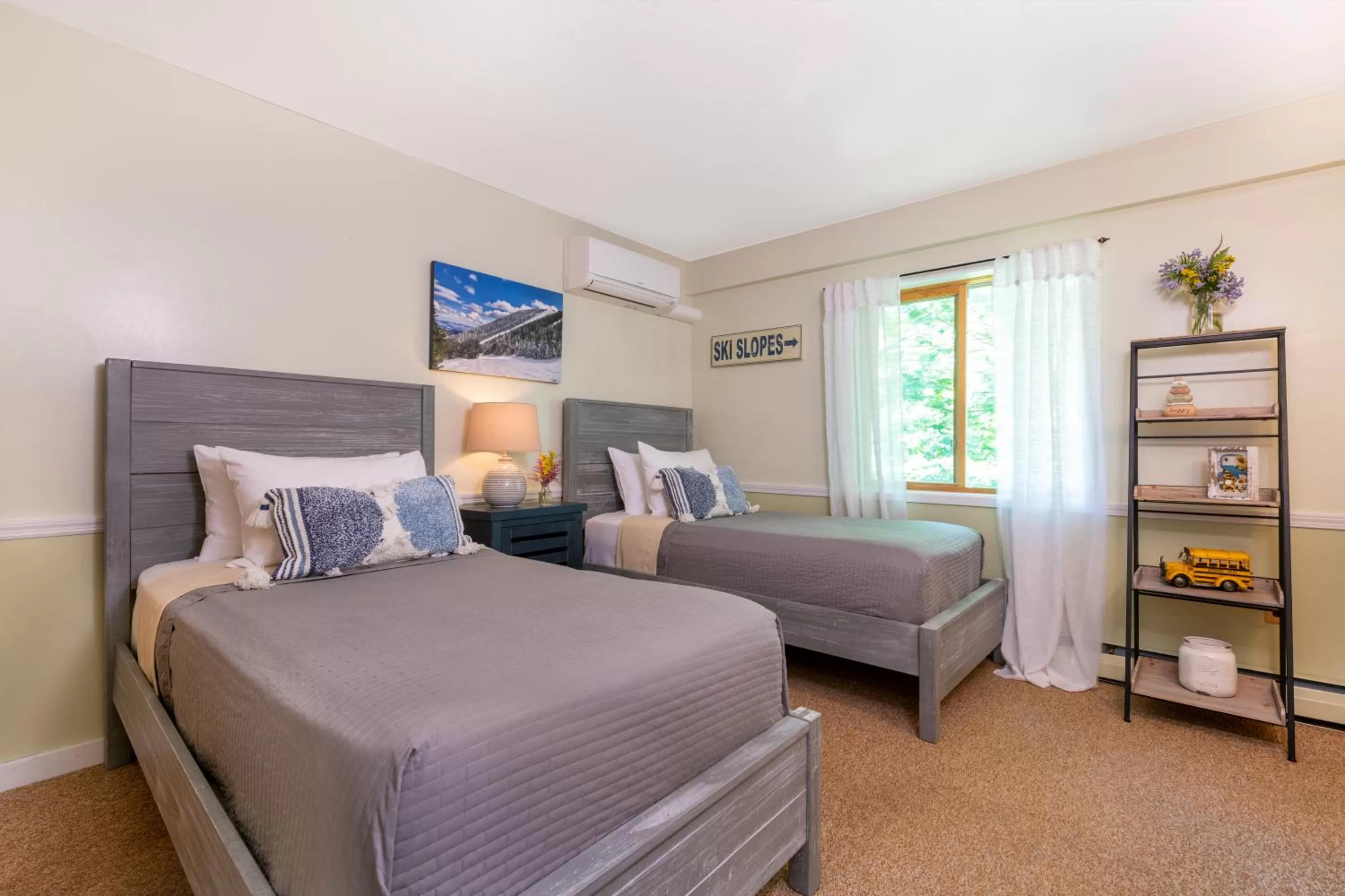 Bedroom, Bed in White Horse Lodge