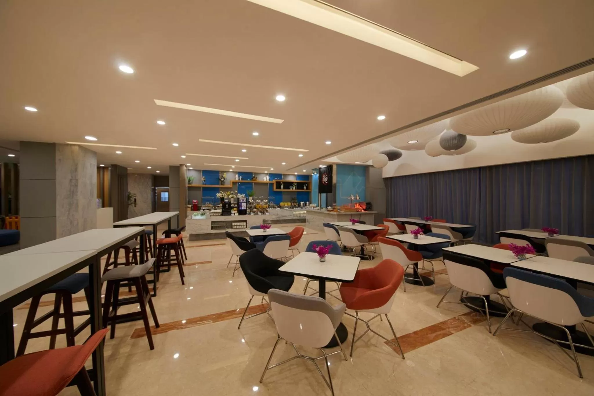 Restaurant/places to eat in Holiday Inn Express Zhengzhou Zhengdong by IHG