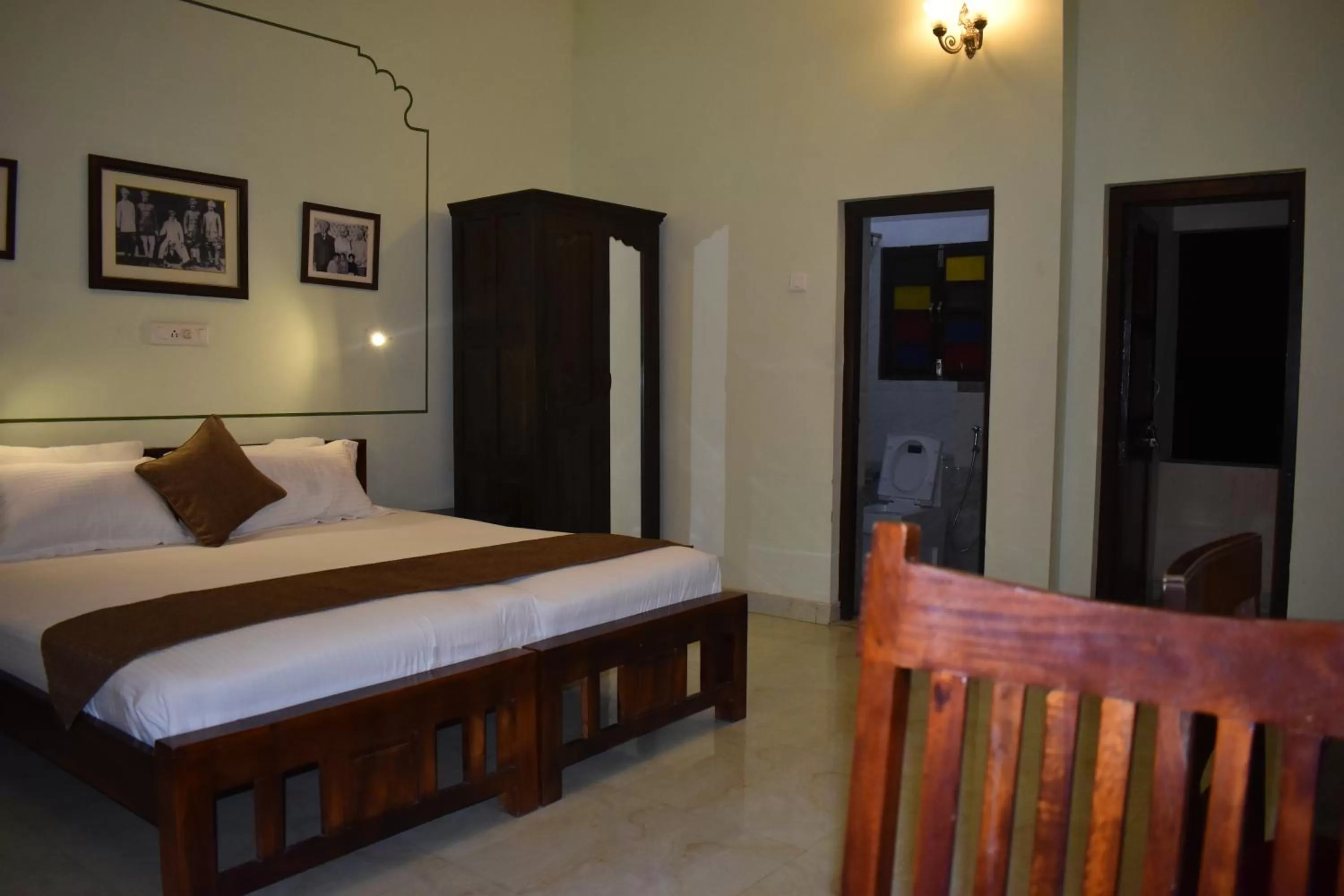 Bedroom, Bed in Hotel Nawal Sagar Palace - Bundi