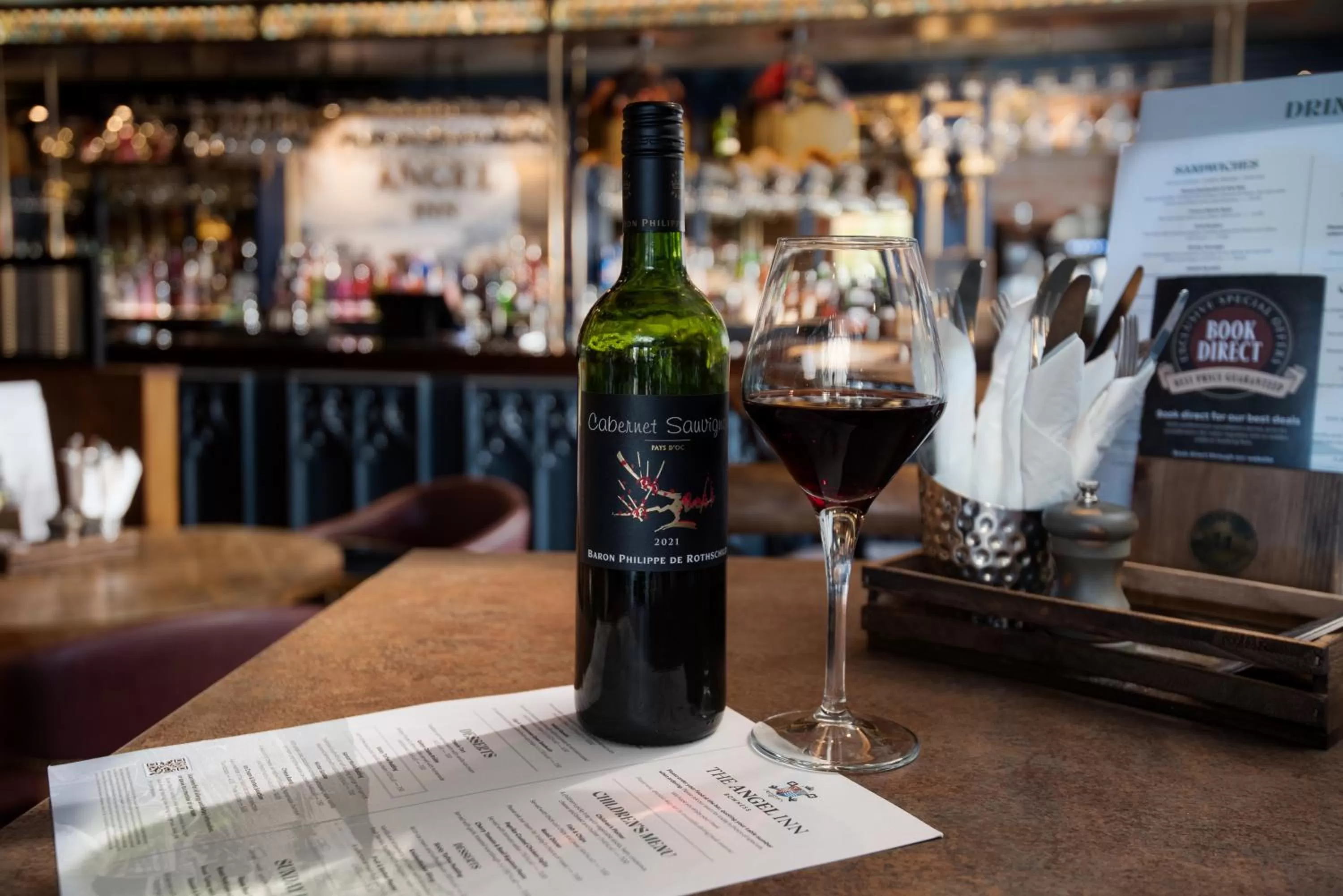 Lounge or bar in The Angel Inn - The Inn Collection Group