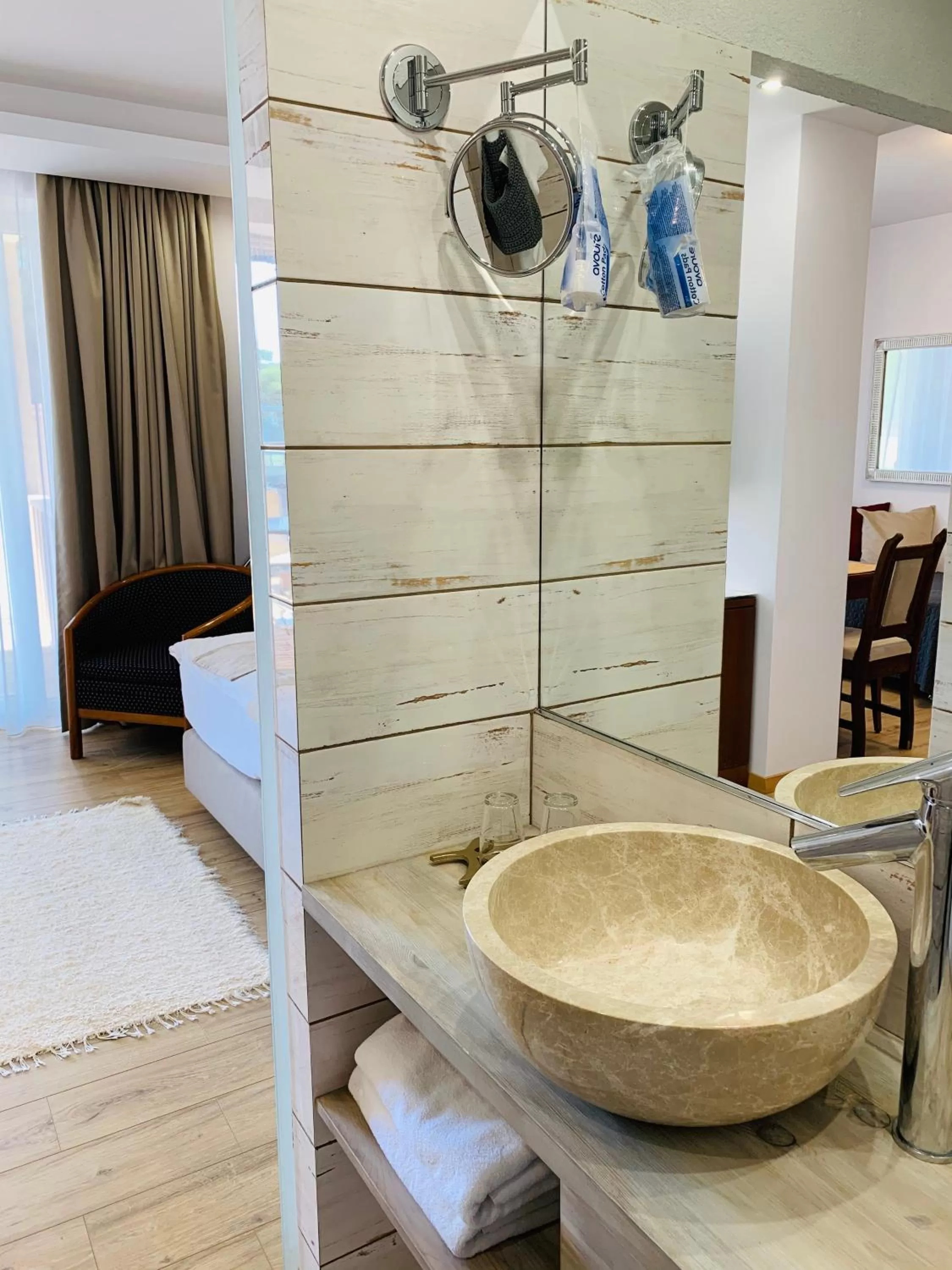 Bathroom, Bed in Egria Apartments