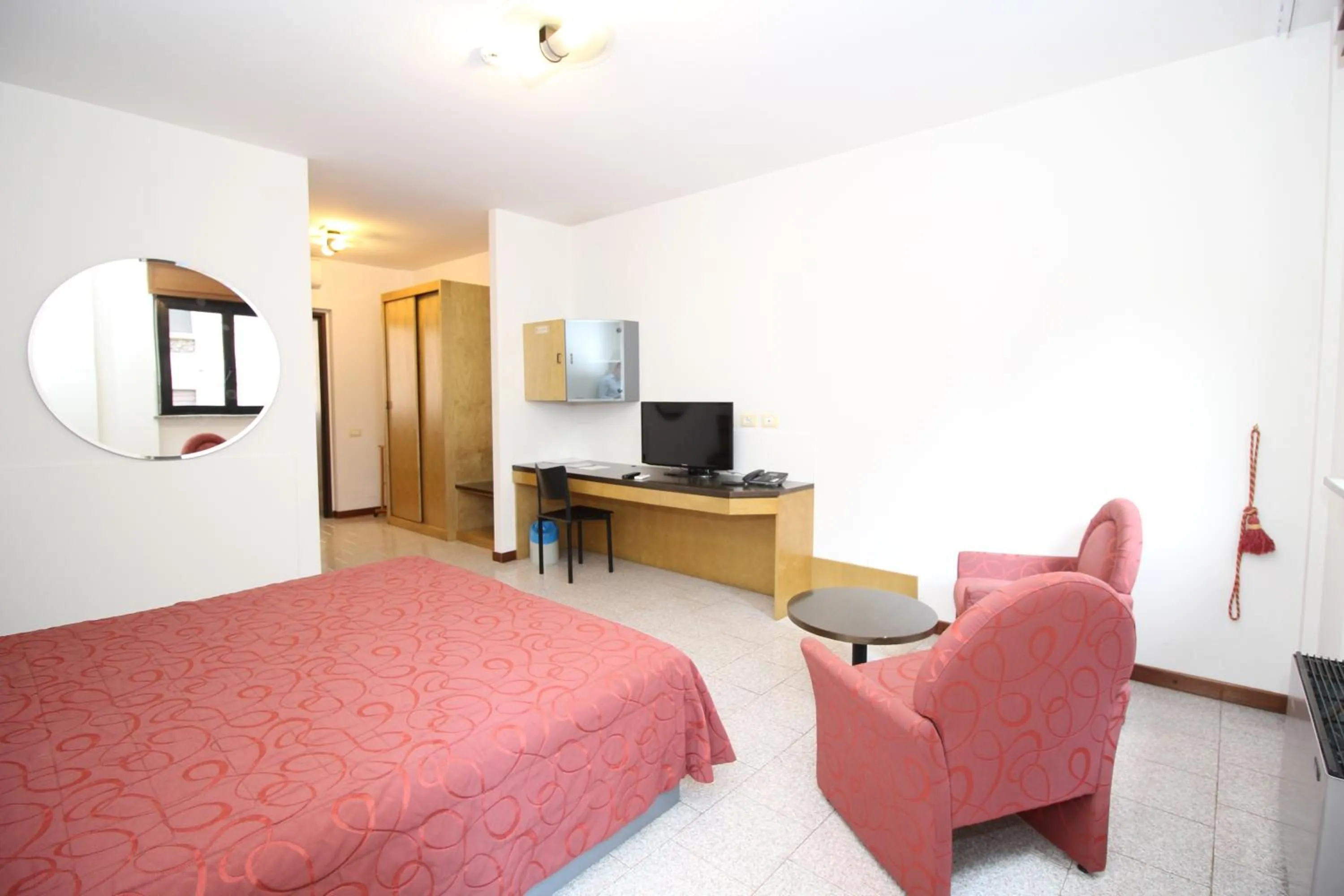 Photo of the whole room, Bed in Hotel Croce Di Malta