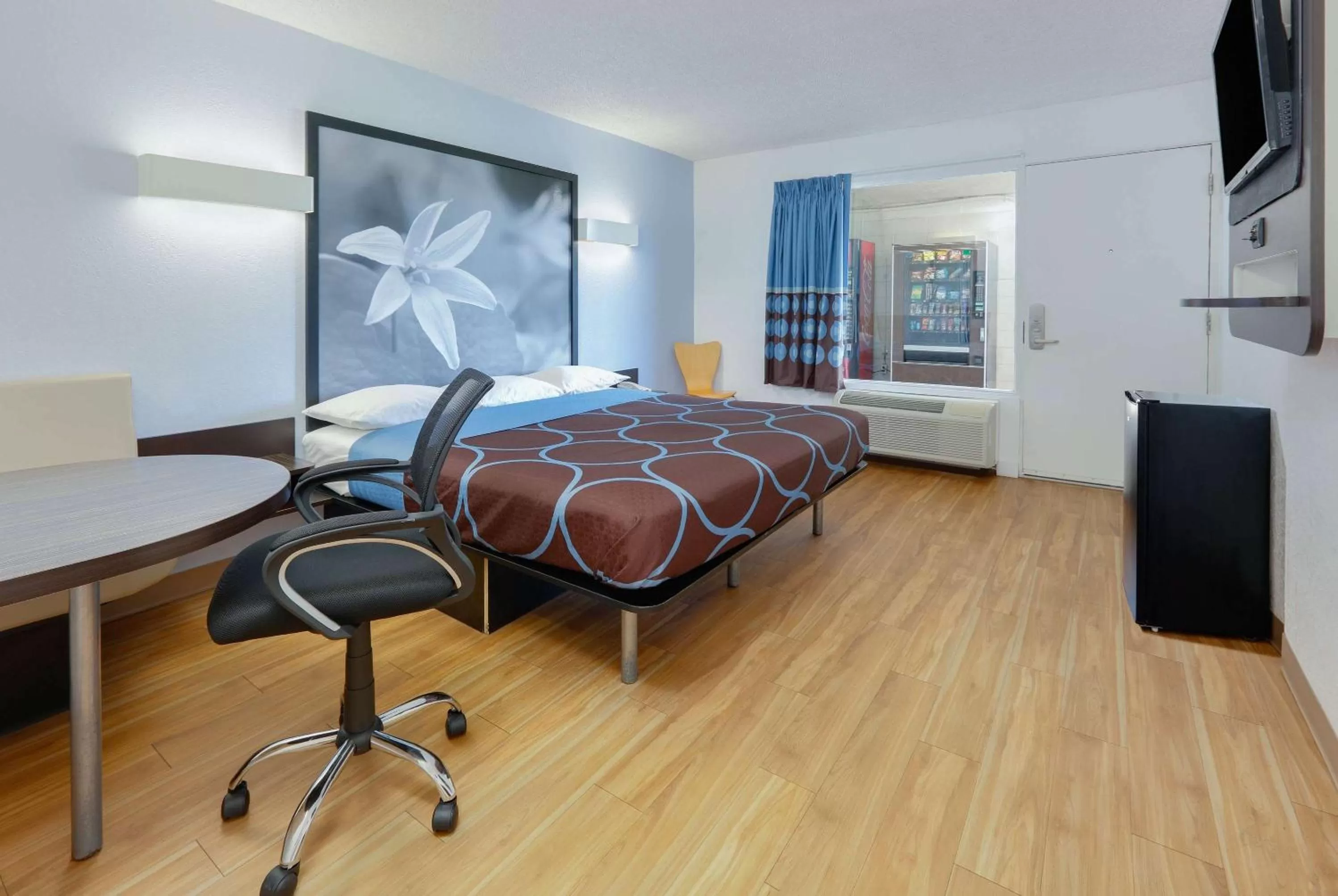 Photo of the whole room, Bed in Super 8 by Wyndham Fort Smith