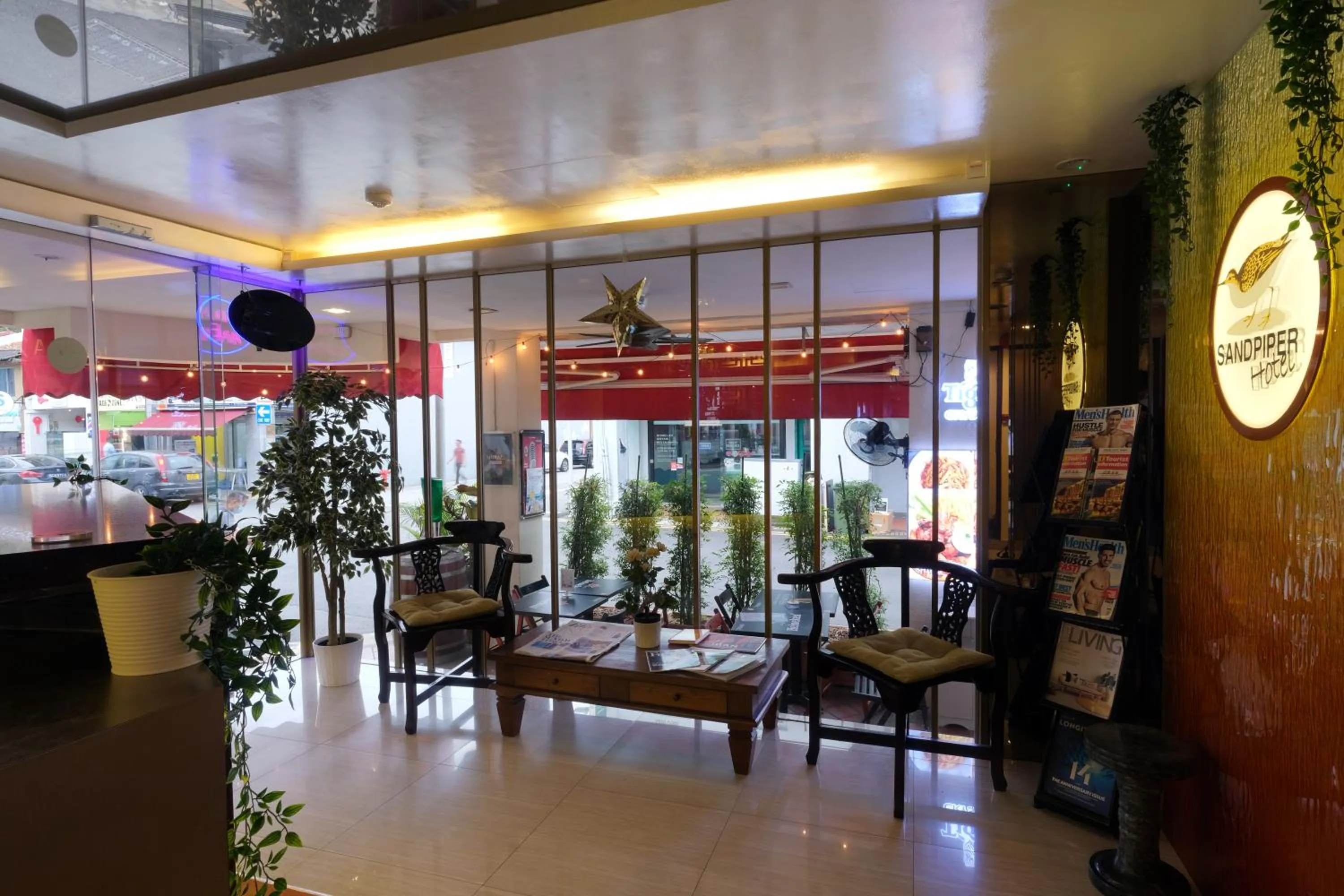 Seating area in Sandpiper Hotel Singapore