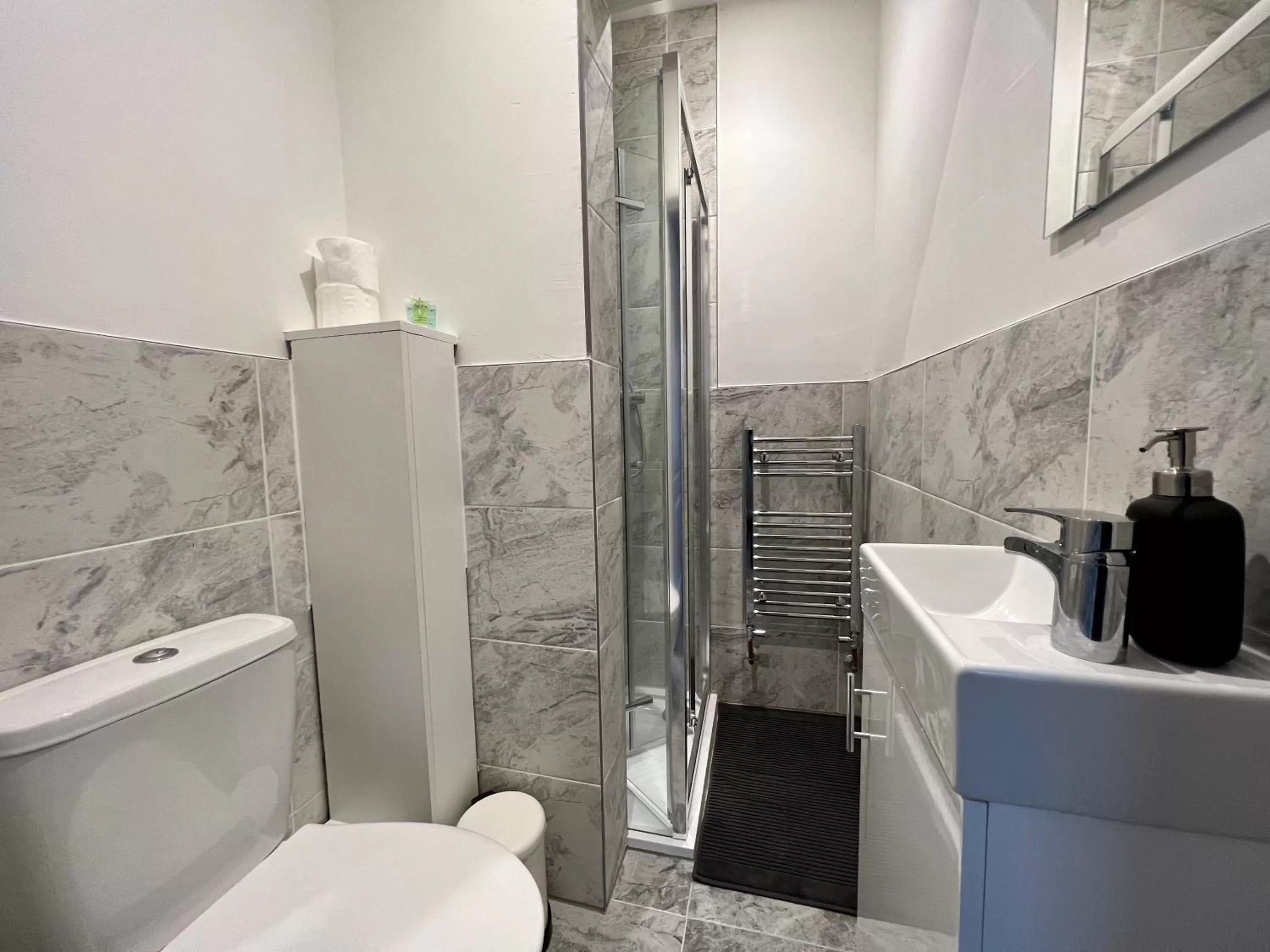 Bathroom in Oxford Street Stays