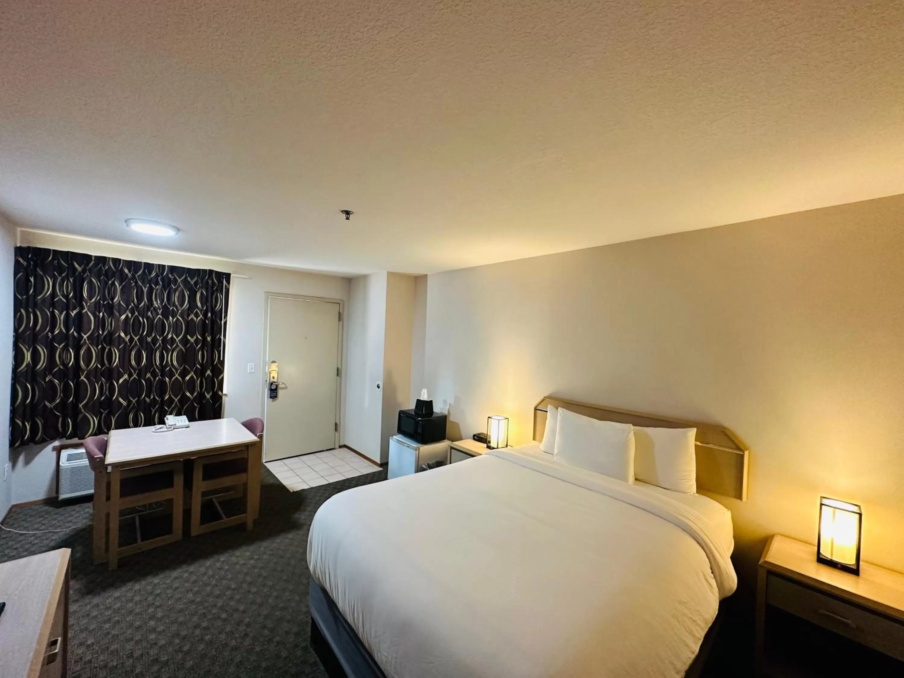 Bed in Timberland Inn & Suites