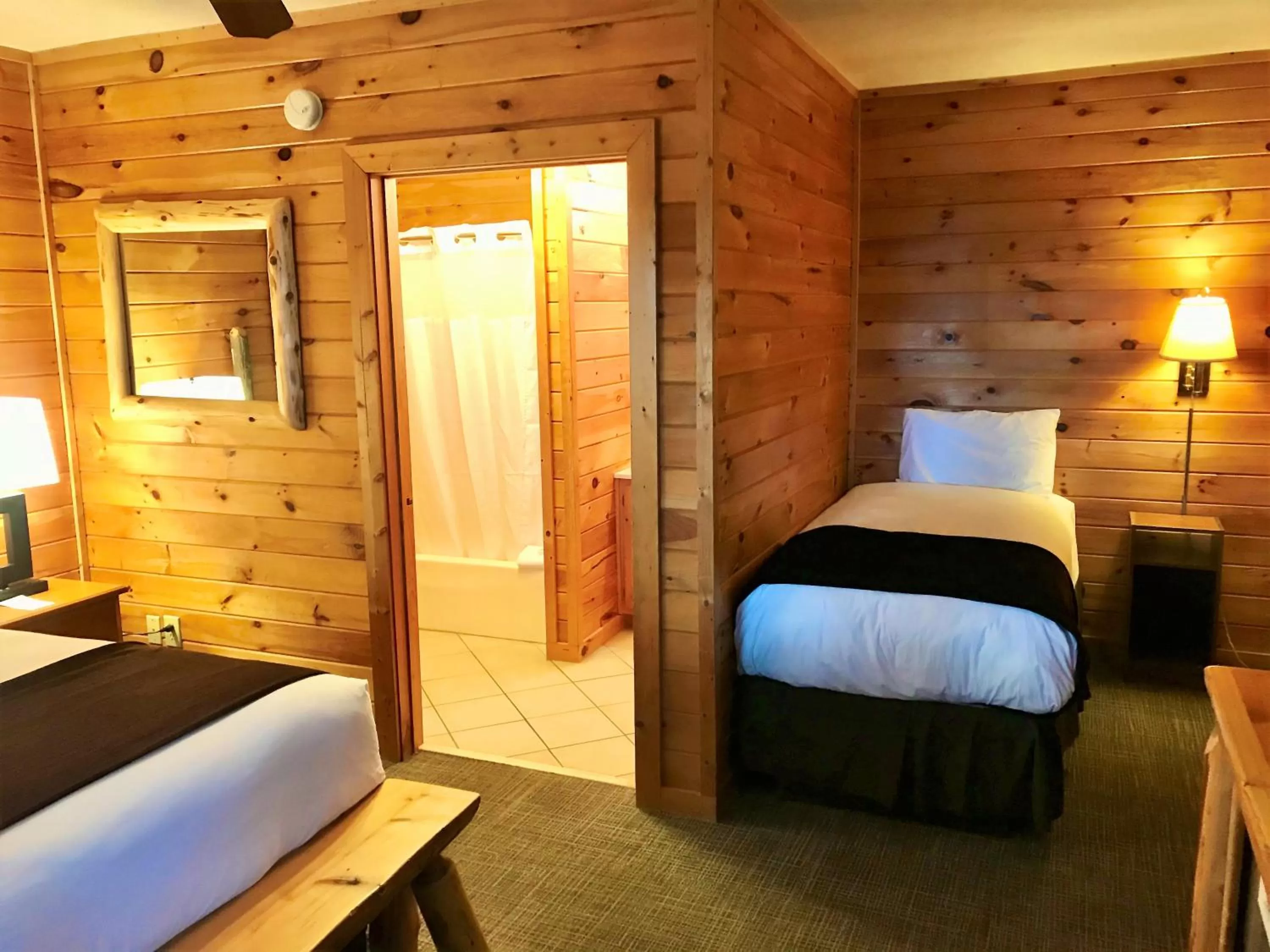 Photo of the whole room, Bed in Mountain Top Inn and Resort