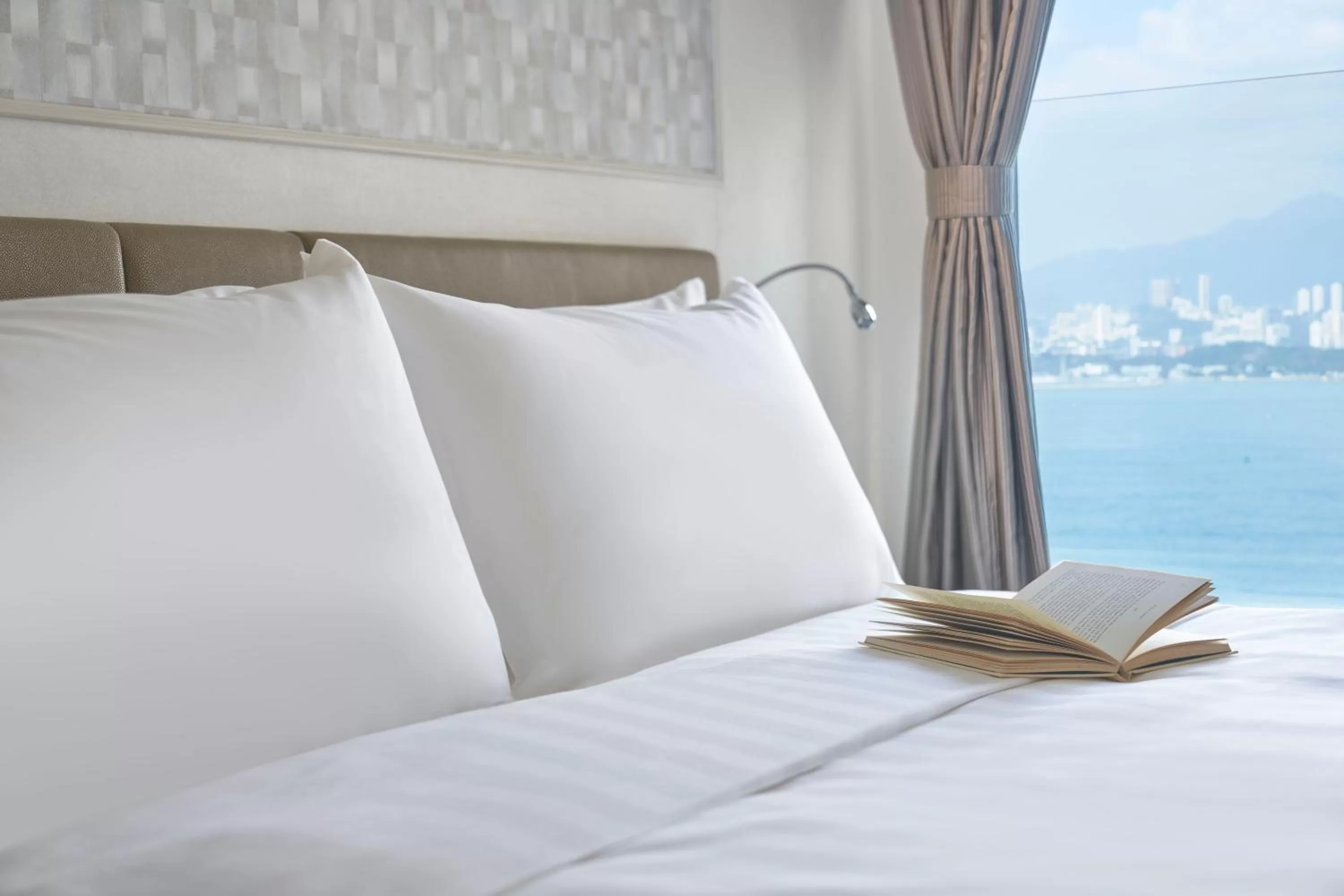 Deluxe Double Room with Sea View in Y Hotel Hong Kong