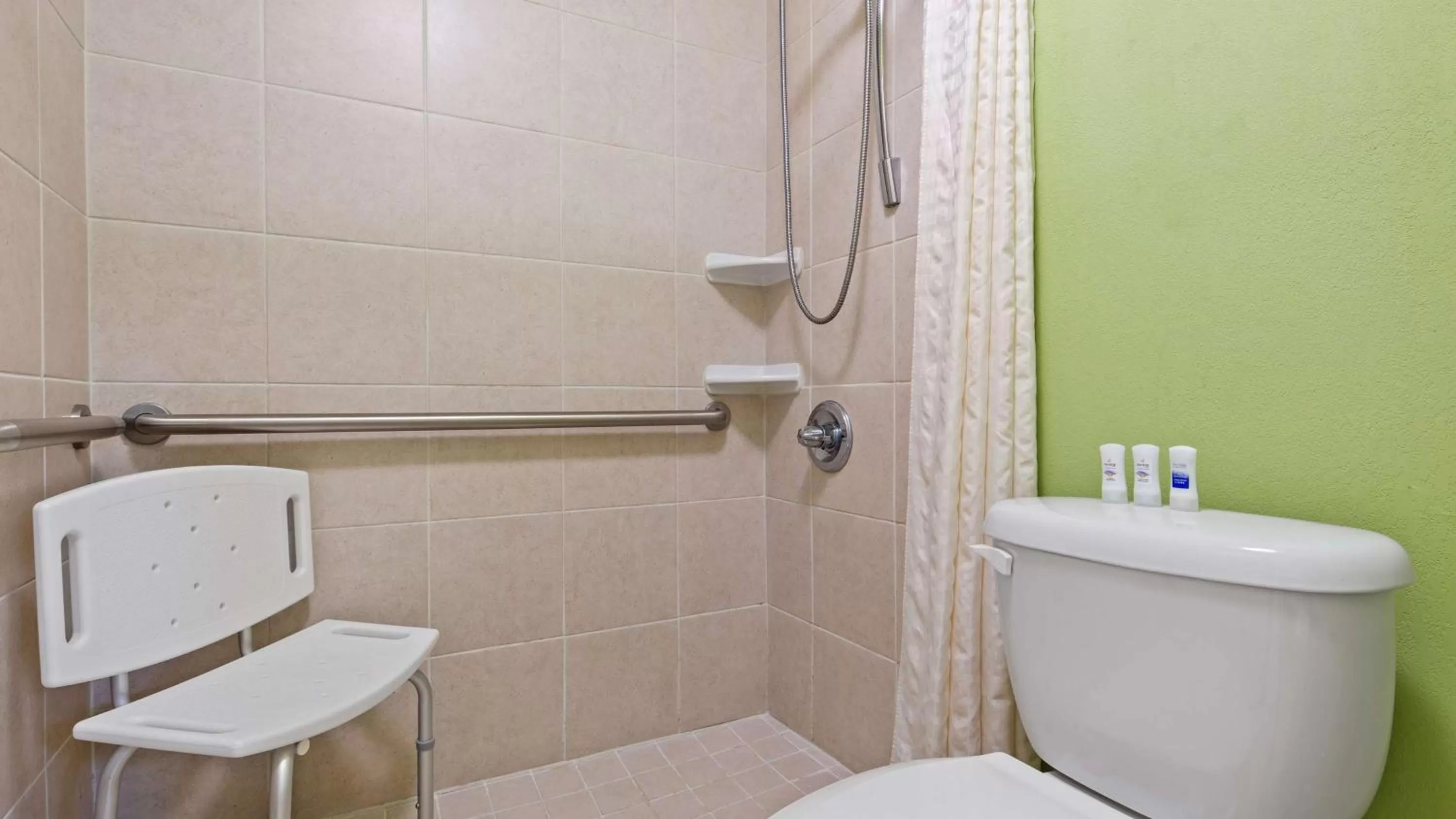 King Room with Roll-in Shower - Smoking in Best Western Seaway Inn