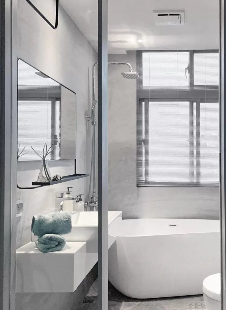 Shower in The Door Inn