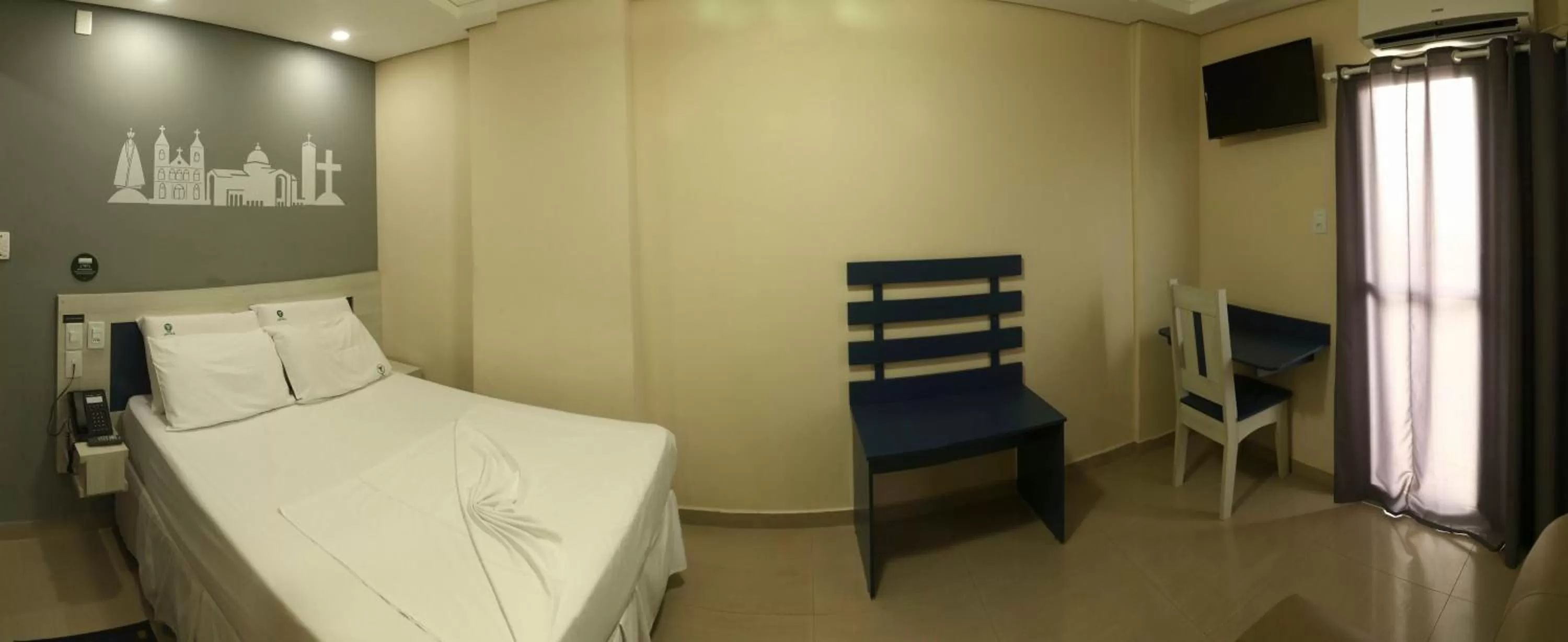 Photo of the whole room, Bed in Hotel Santo Graal