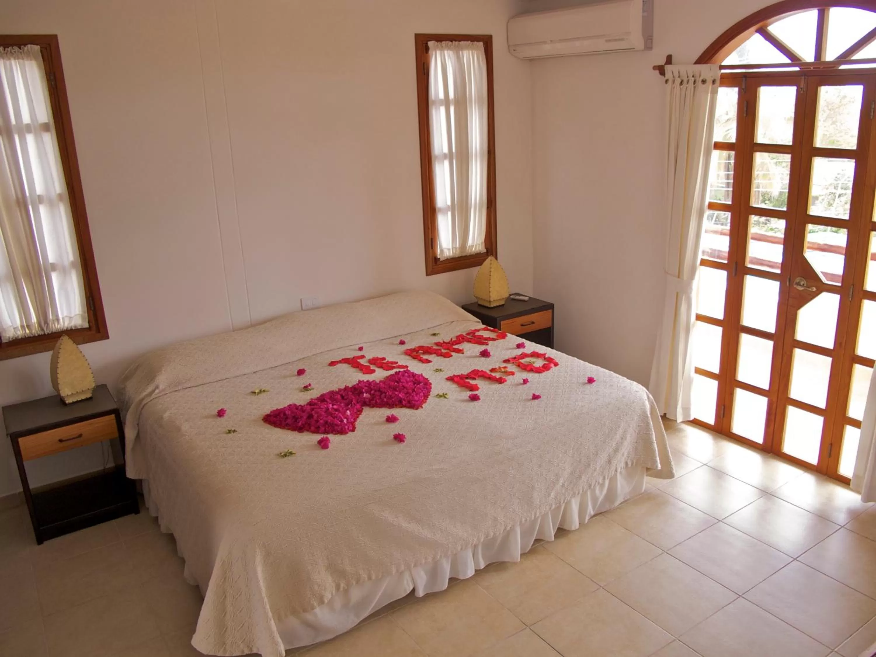 Bed in Hotel Galapagos Suites B&B