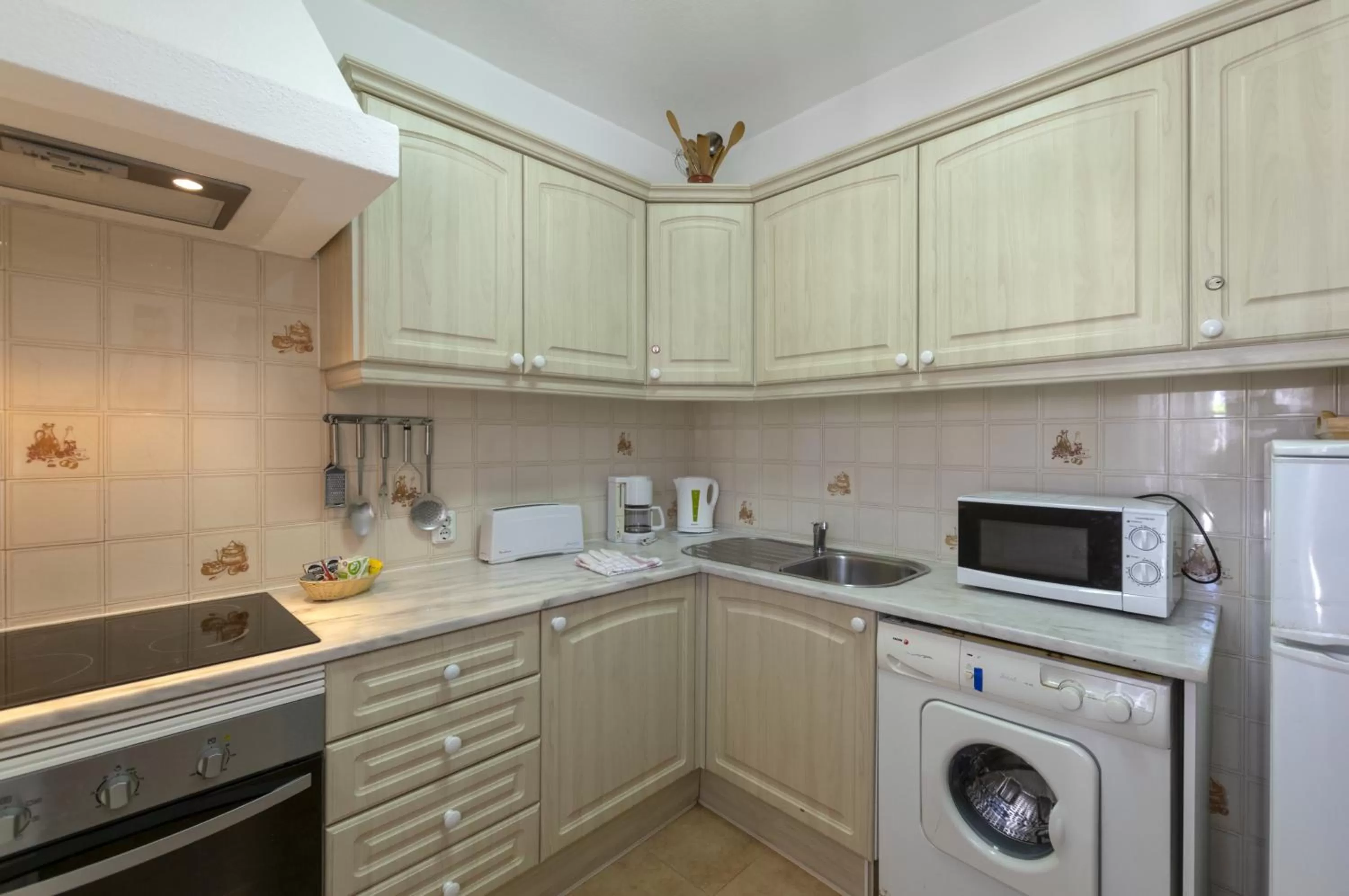 Kitchen or kitchenette in Rocha Brava Village Resort